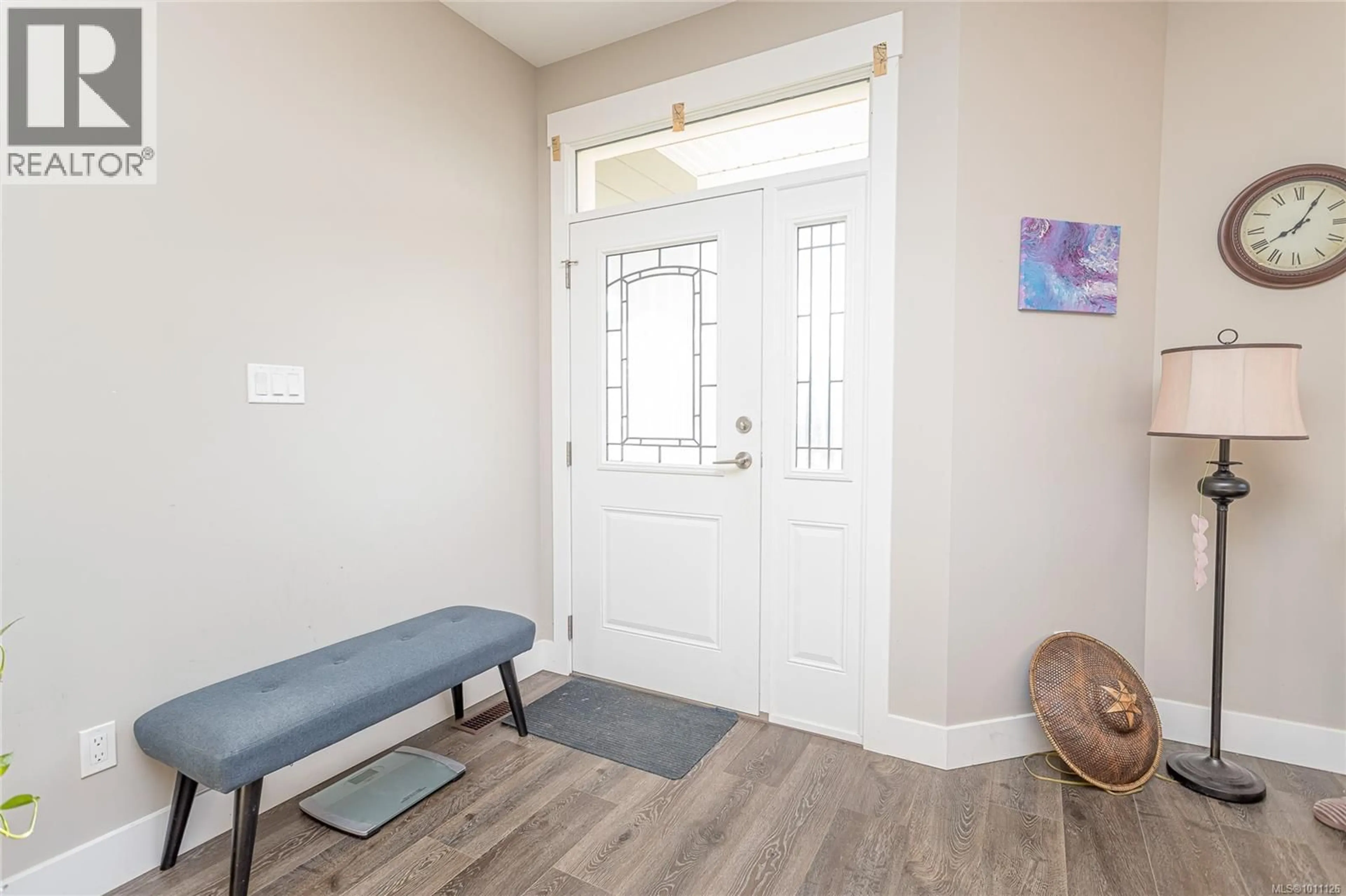 Indoor entryway for 1 - 1711 CHAPLIN STREET, Crofton British Columbia V0R1R0