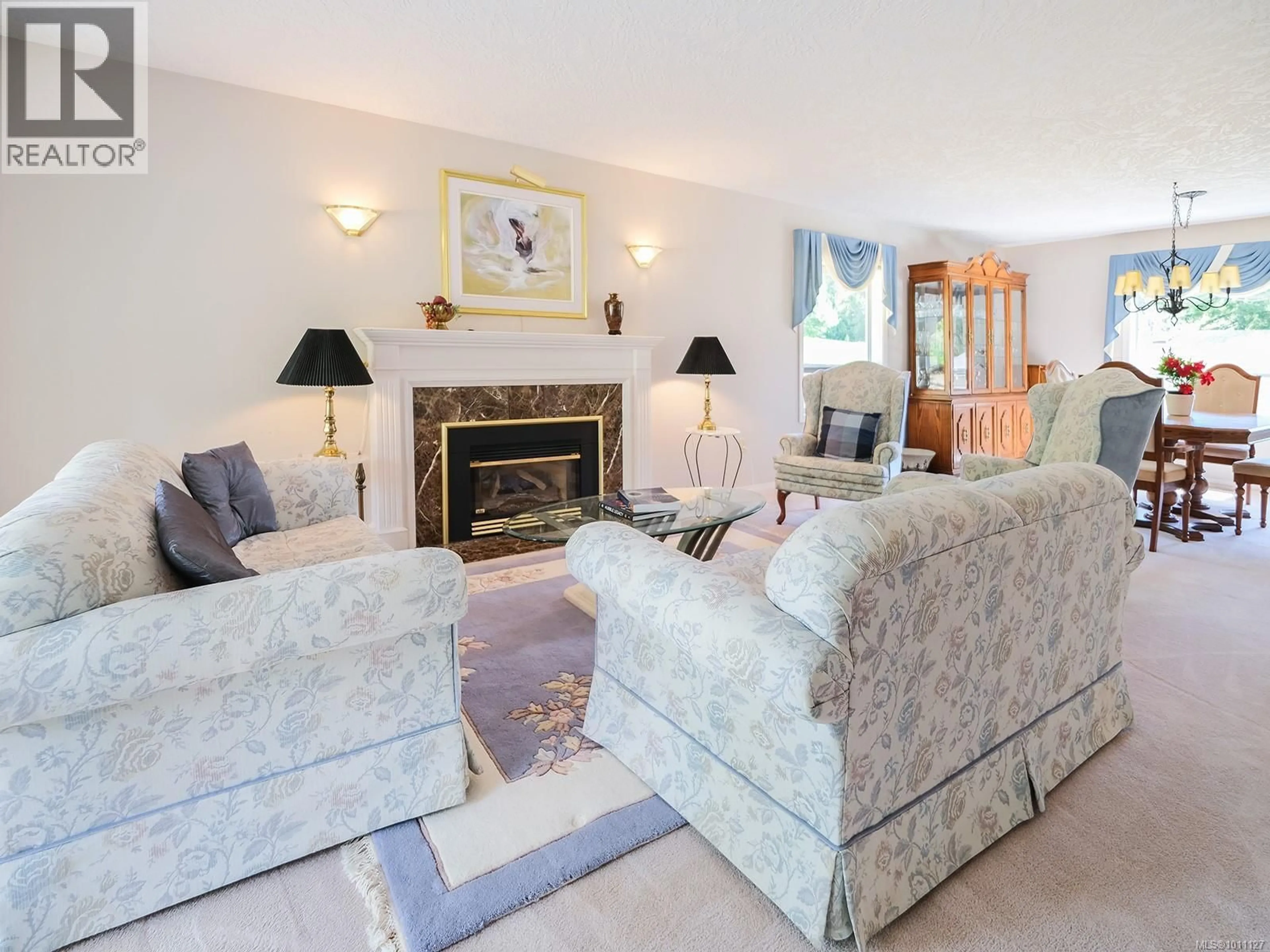 Living room with furniture, carpet floor for 3639 FARNSWORTH ROAD, Cobble Hill British Columbia V0R1L4