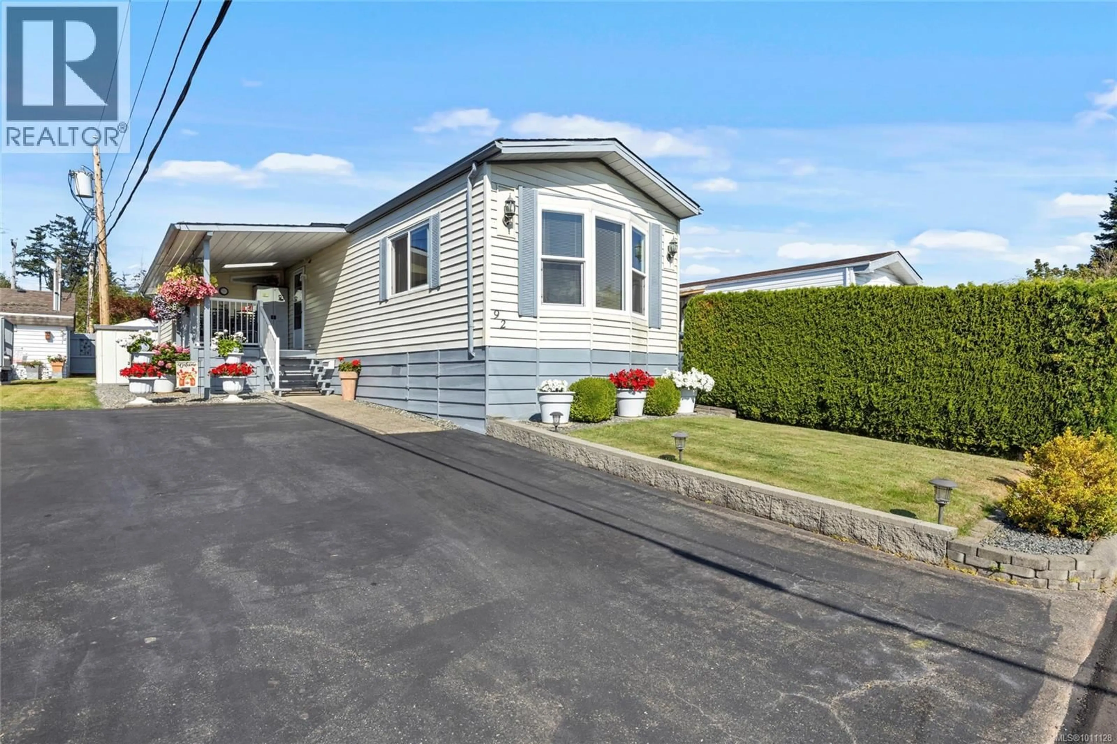 Home with vinyl exterior material, street for 92 - 7701 CENTRAL SAANICH ROAD, Central Saanich British Columbia V8M2P6