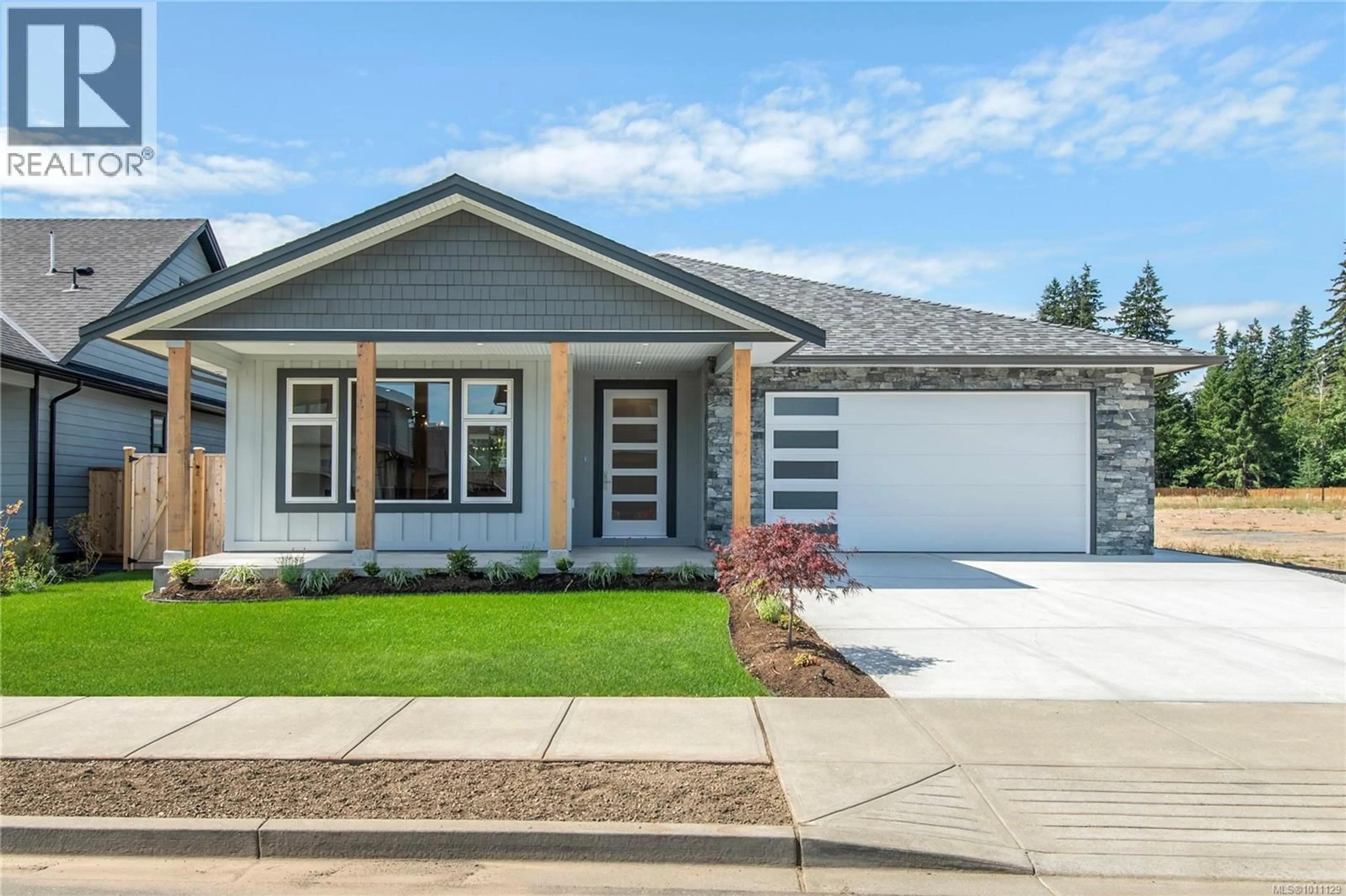 Home with vinyl exterior material, street for 725 BEAVER CREEK BOULEVARD, Campbell River British Columbia V9H0E5