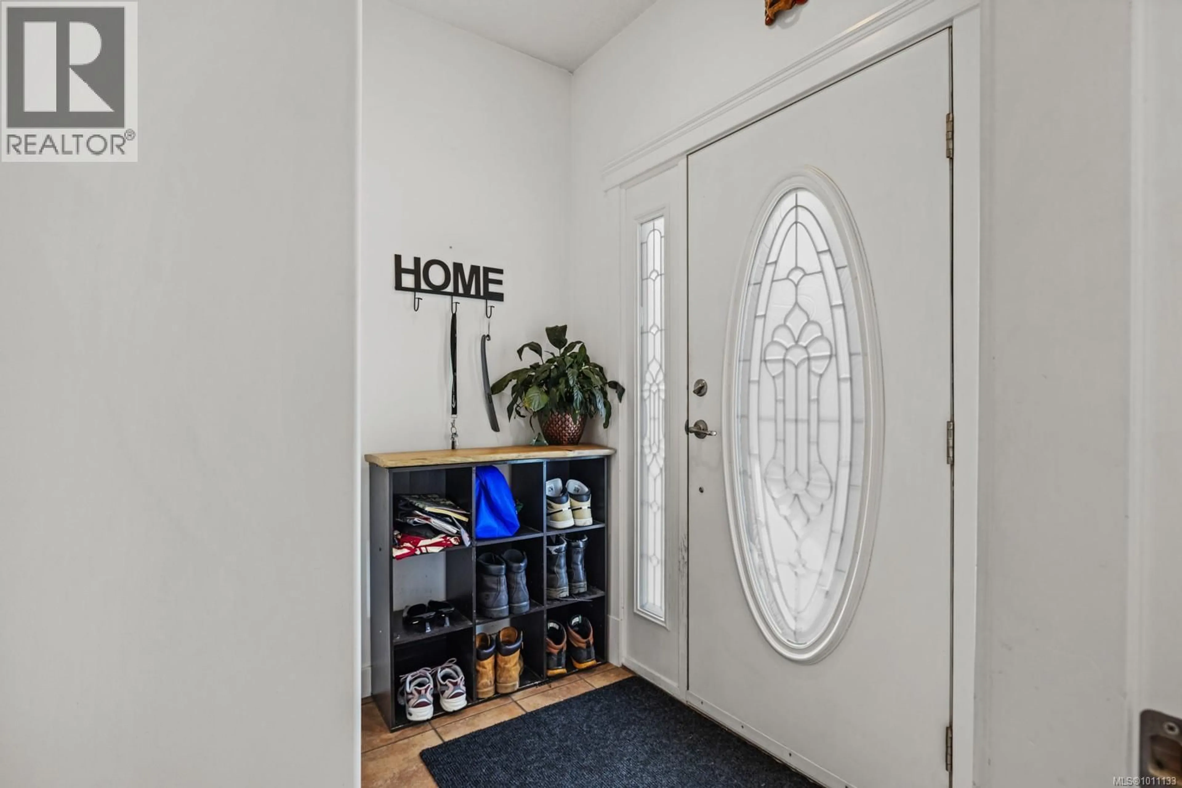 Indoor entryway for 7 - 6078 TRUESDALE STREET, Duncan British Columbia V9L0B4