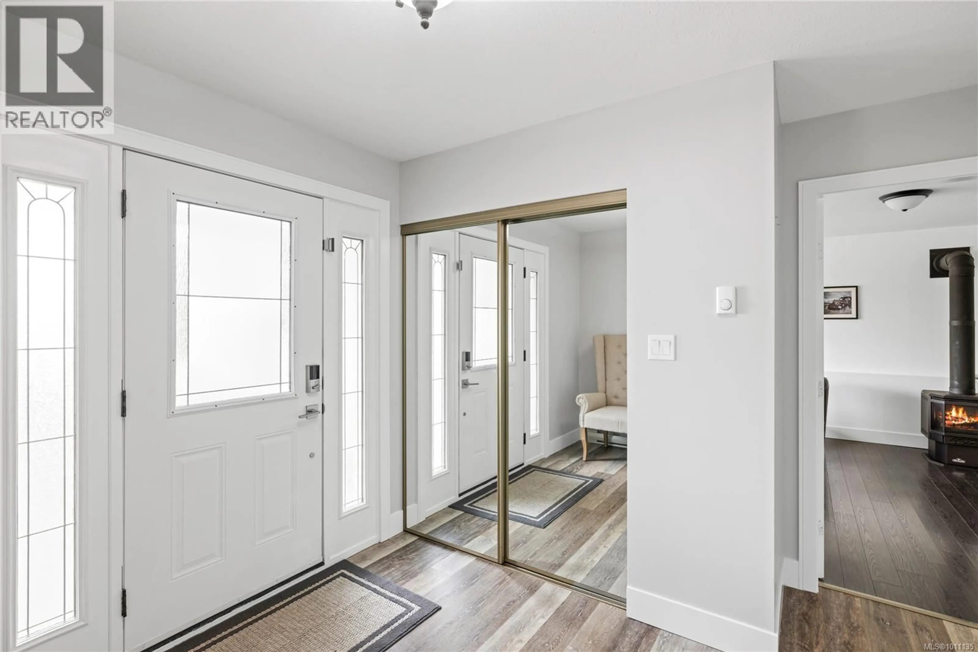 Indoor entryway for 6239 SCOLLOS PLACE, Nanaimo British Columbia V9V1K9