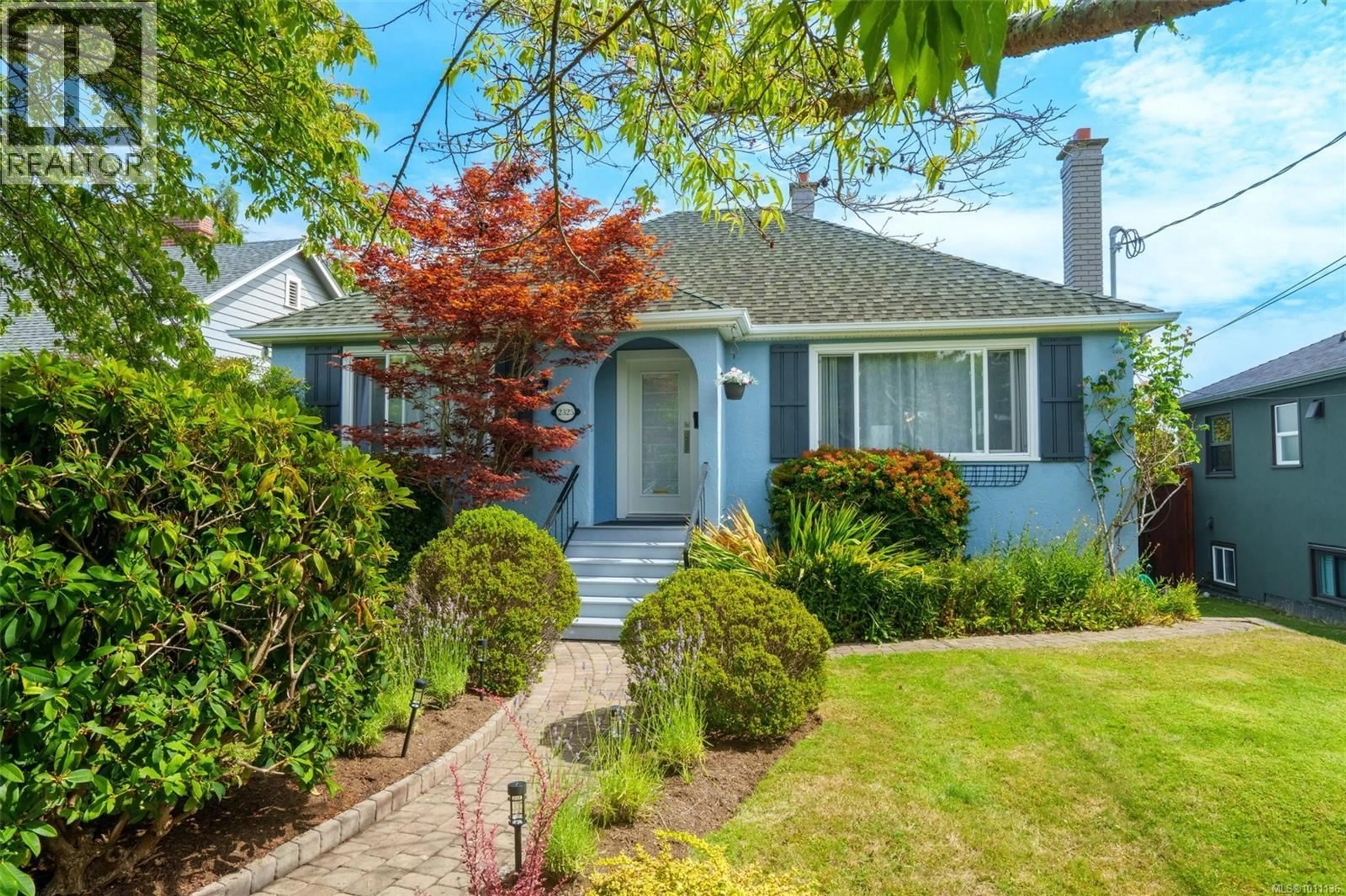 Home with vinyl exterior material, street for 2325 MUSGRAVE STREET, Oak Bay British Columbia V8R5Y1