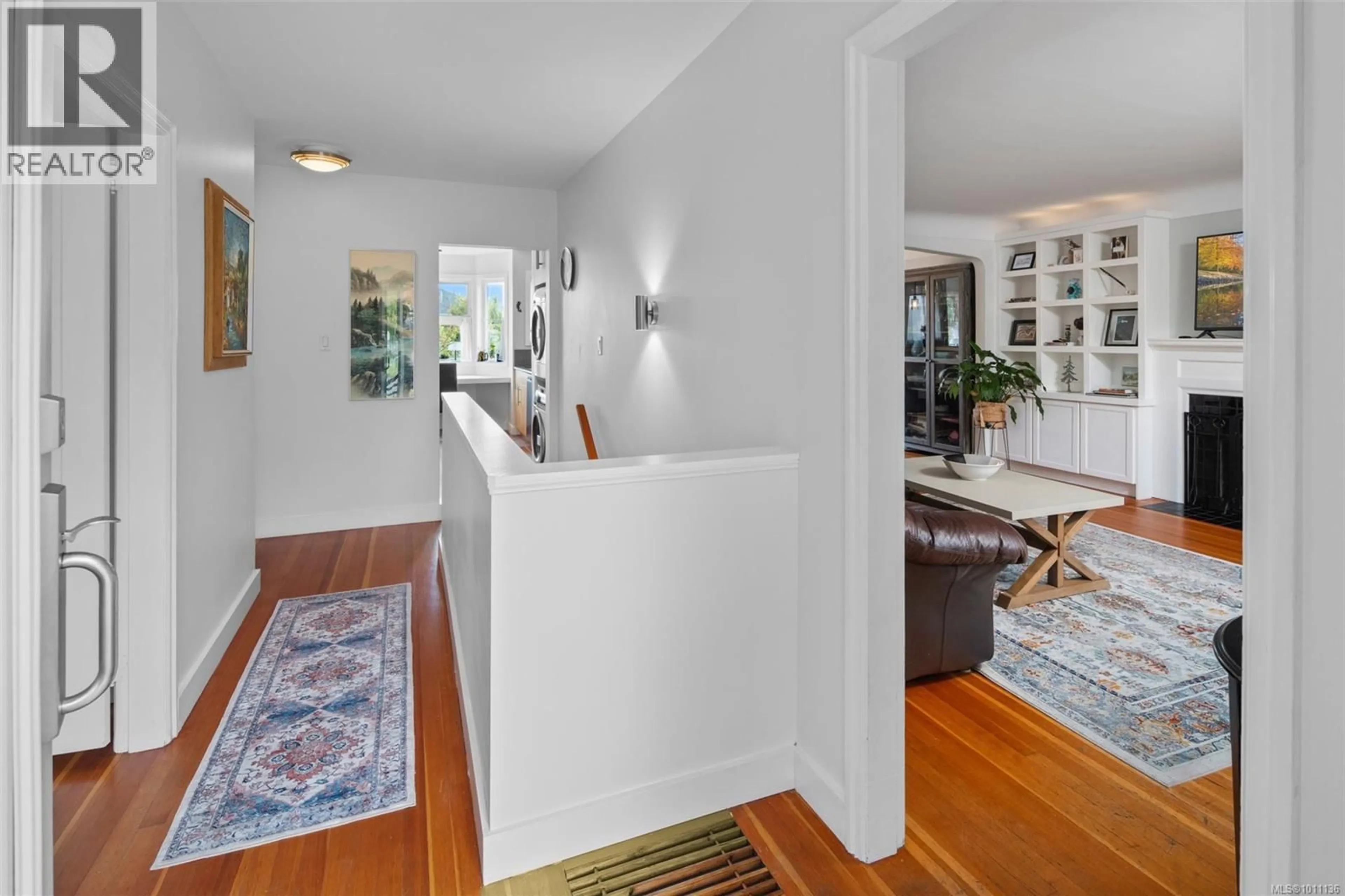 Indoor entryway for 2325 MUSGRAVE STREET, Oak Bay British Columbia V8R5Y1