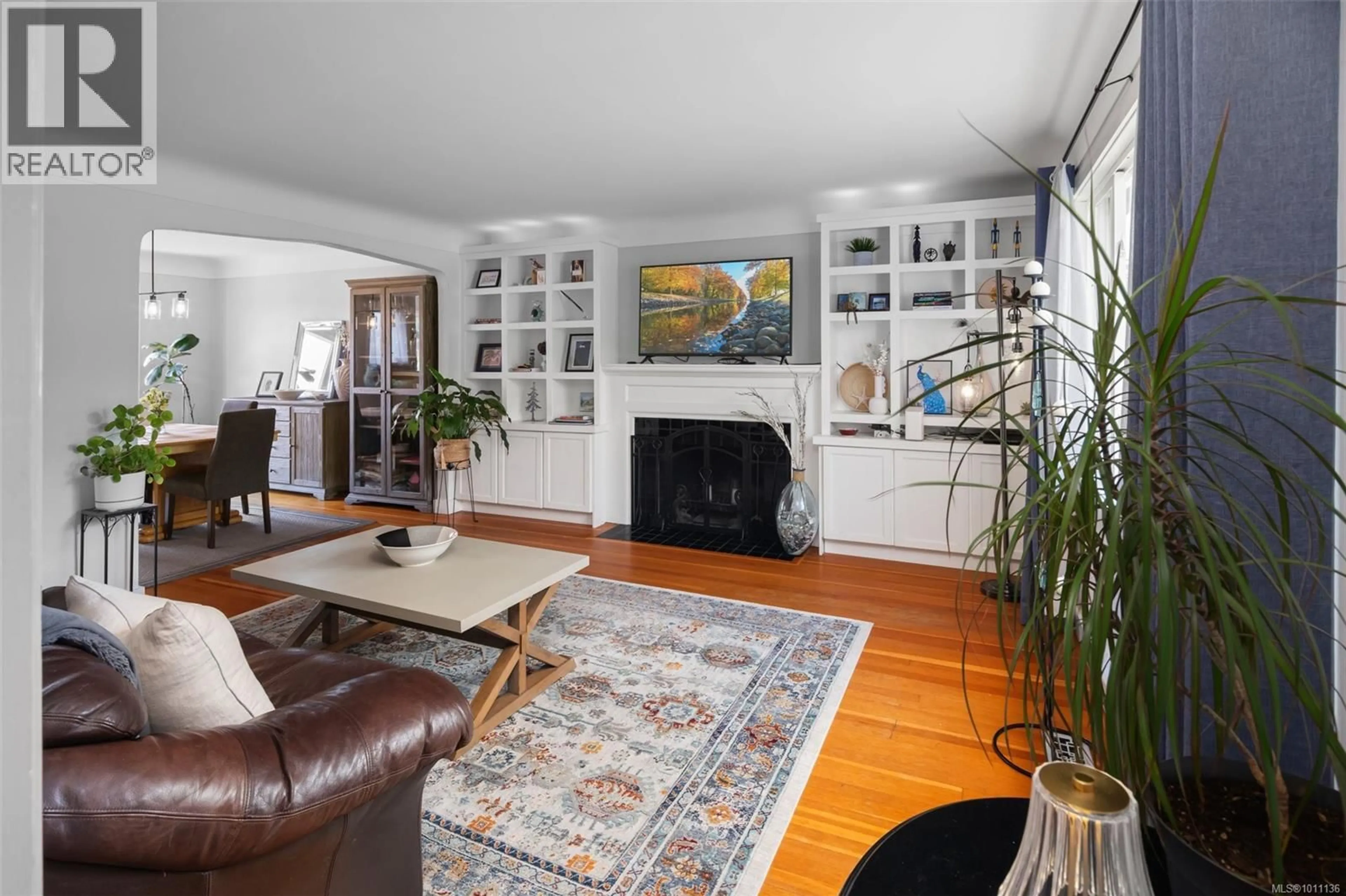 Living room with furniture, unknown for 2325 MUSGRAVE STREET, Oak Bay British Columbia V8R5Y1