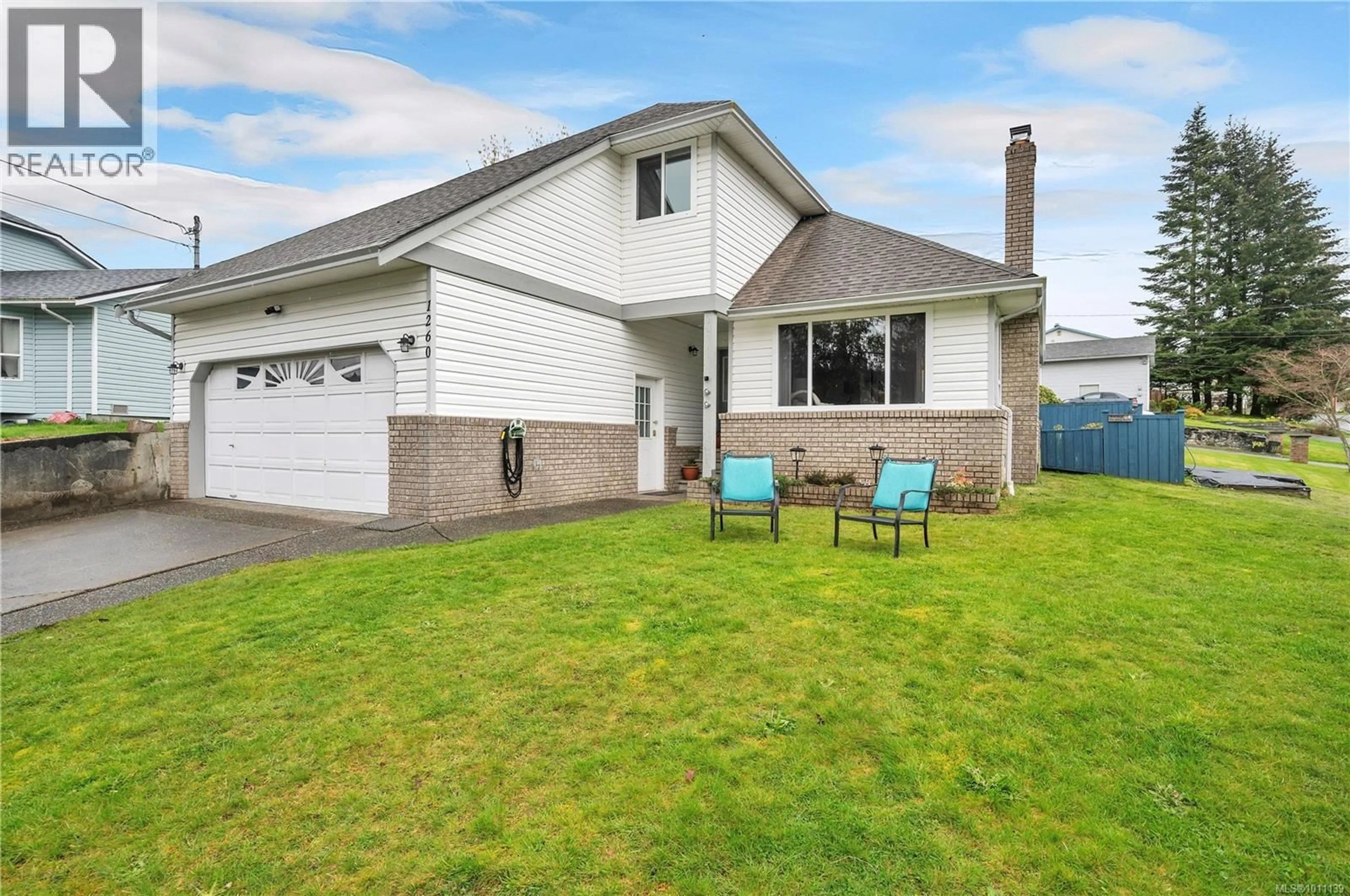 Home with vinyl exterior material, street for 1260 GAZELLE ROAD, Campbell River British Columbia V9W7C2