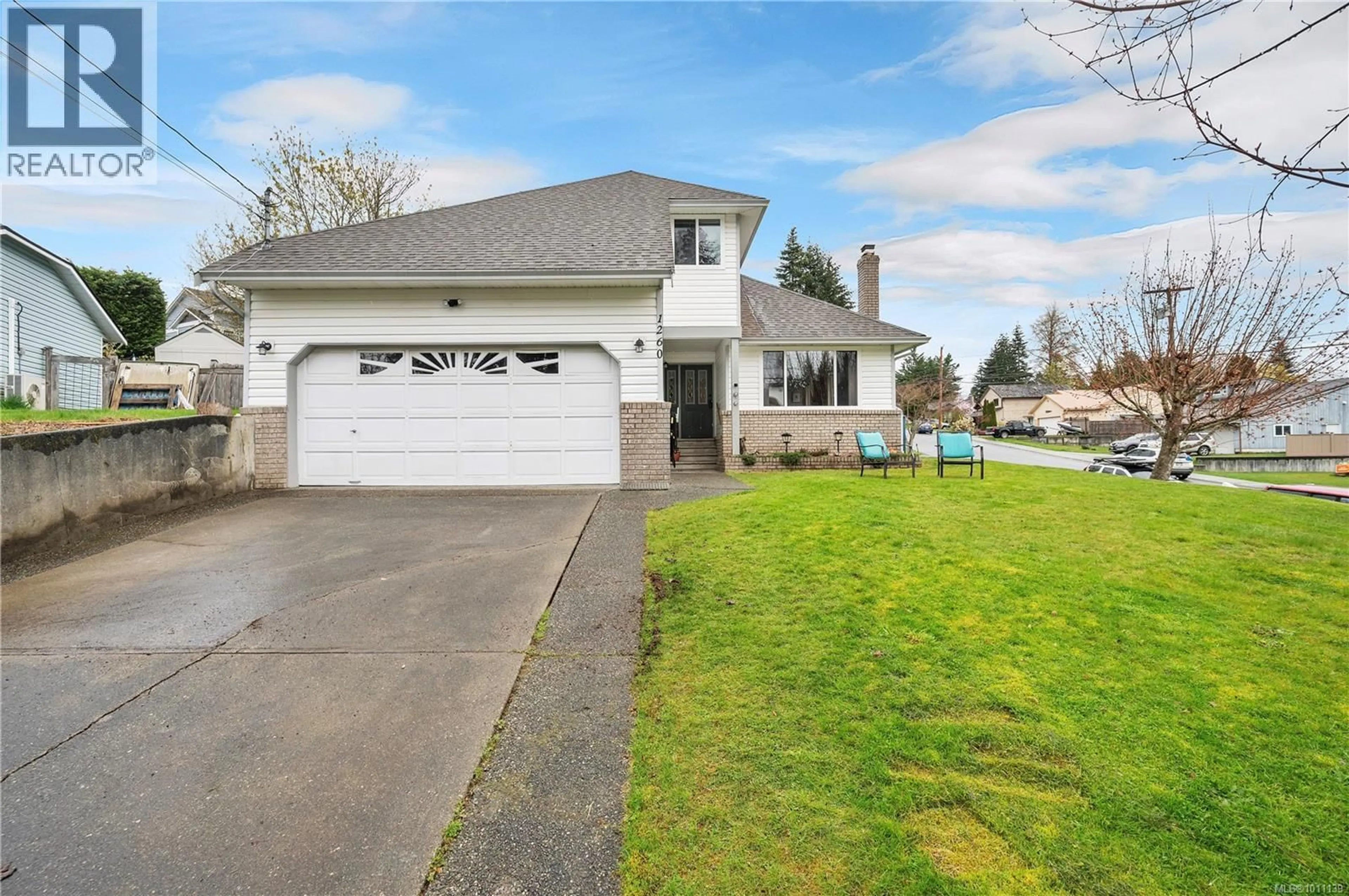 Home with vinyl exterior material, street for 1260 GAZELLE ROAD, Campbell River British Columbia V9W7C2