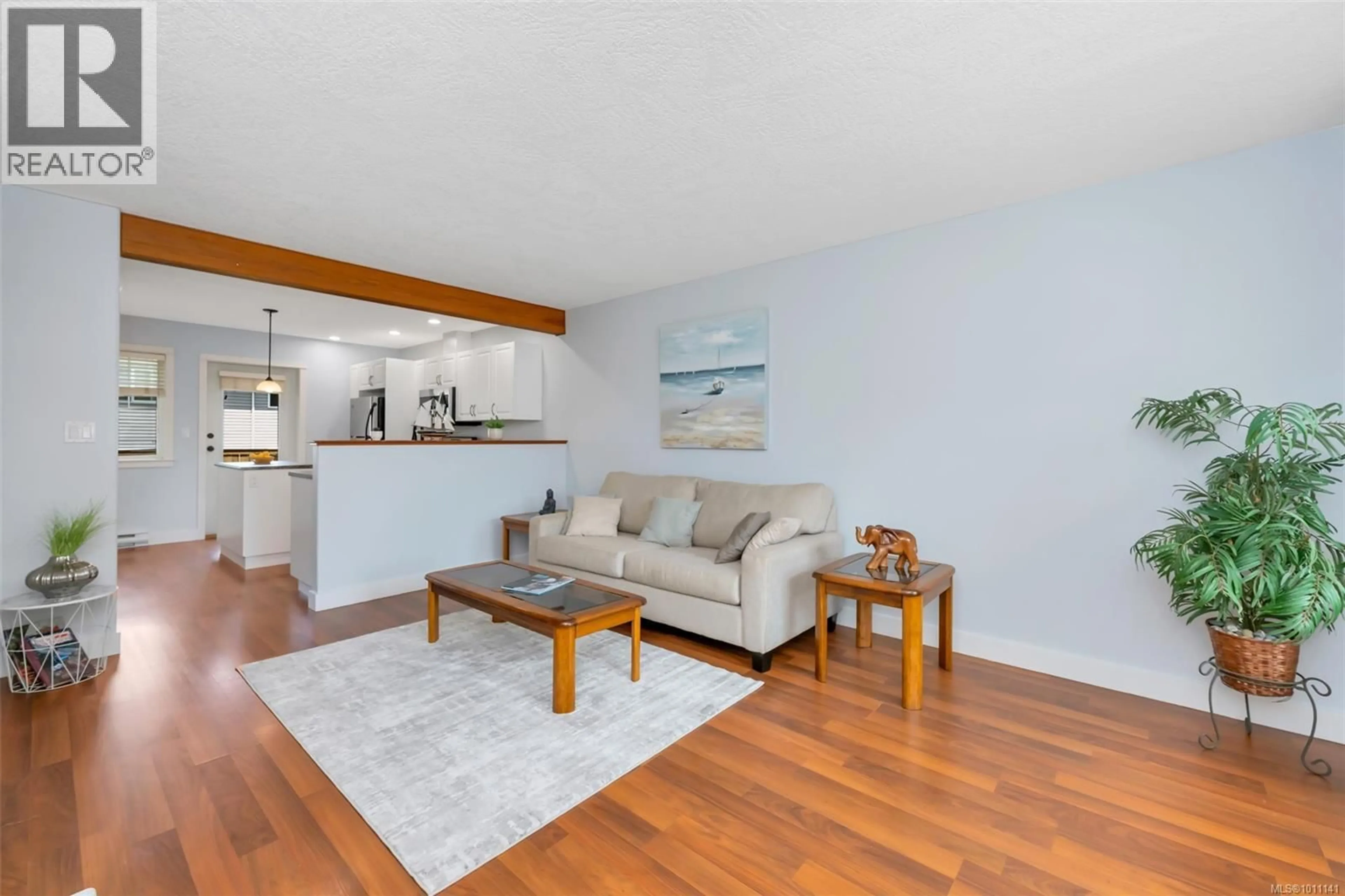 Living room with furniture, wood/laminate floor for 13 - 2529 ALEXANDER STREET, Duncan British Columbia V9L2W8