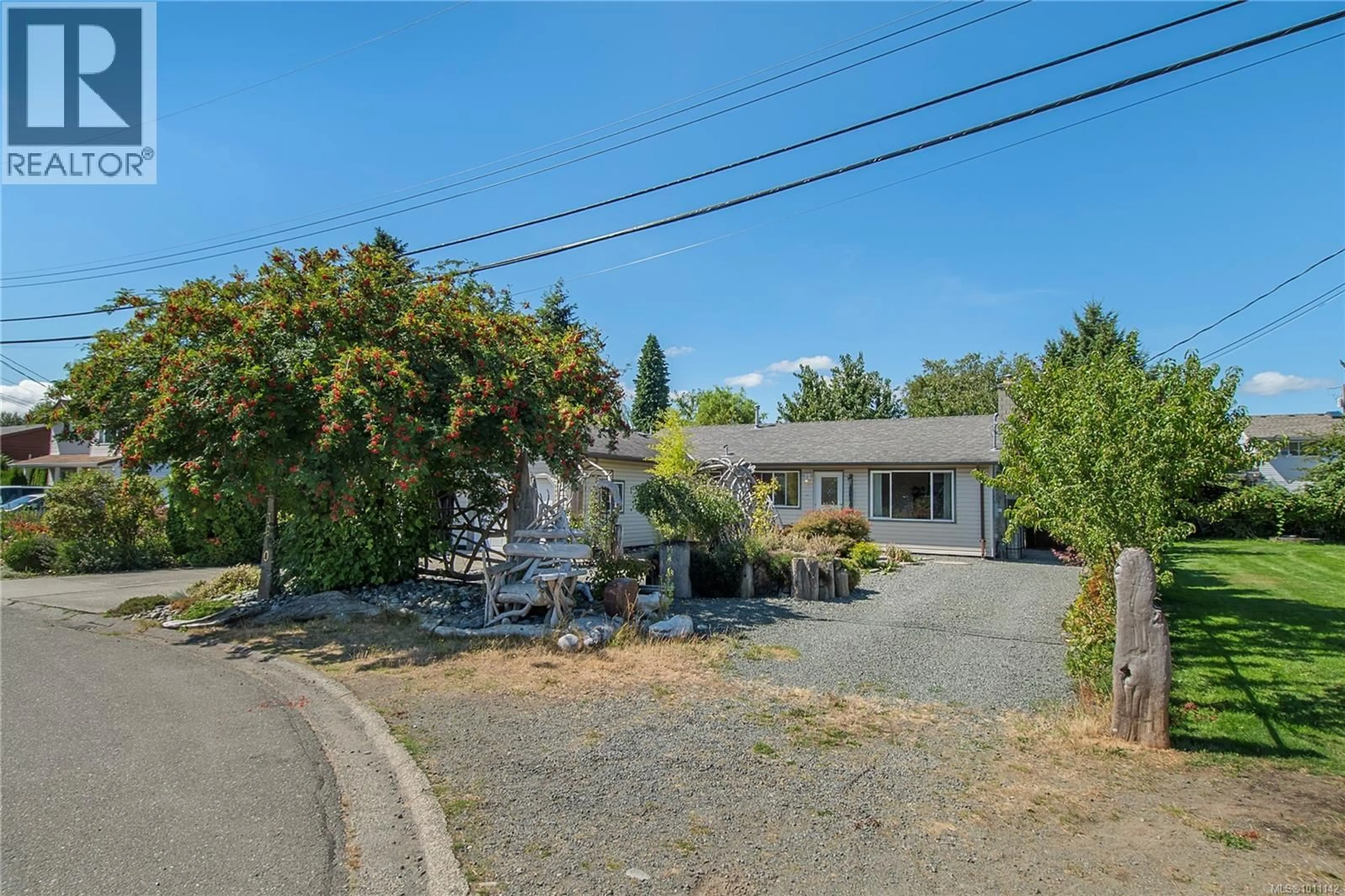 A pic from outside/outdoor area/front of a property/back of a property/a pic from drone, street for 3610 DAKOTA DRIVE, Campbell River British Columbia V9W6S9