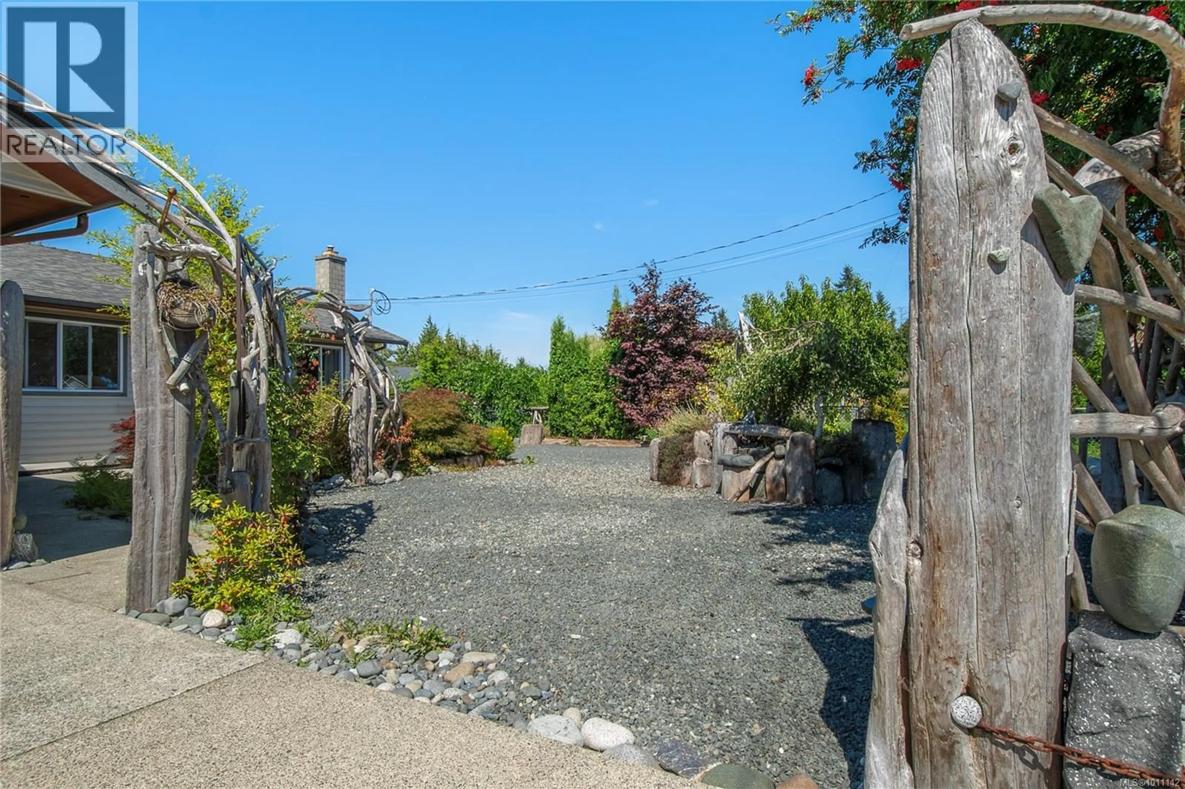 Patio, unknown for 3610 DAKOTA DRIVE, Campbell River British Columbia V9W6S9