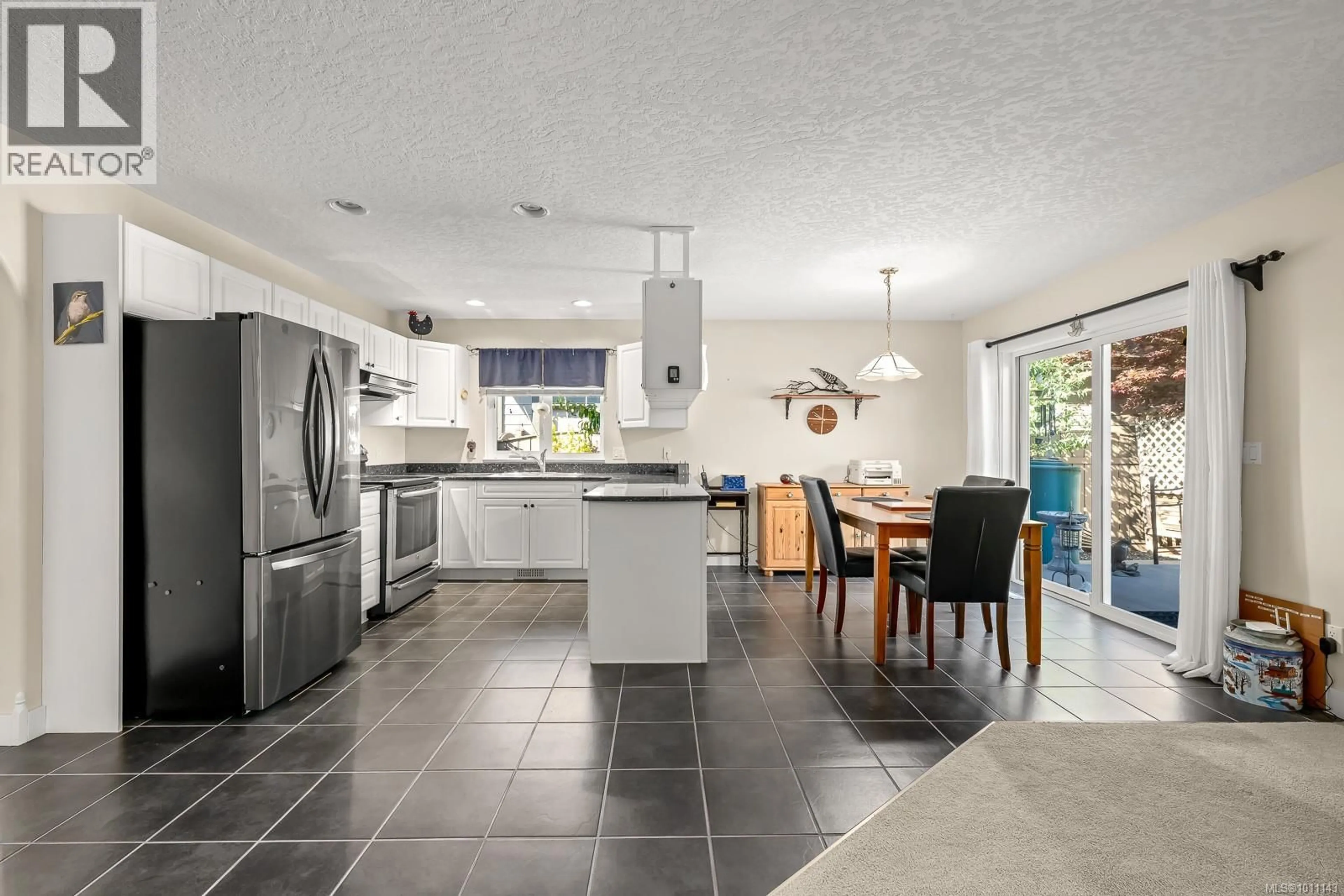 Open concept kitchen, ceramic/tile floor for 956 BROOKS PLACE, Courtenay British Columbia V9N9E3