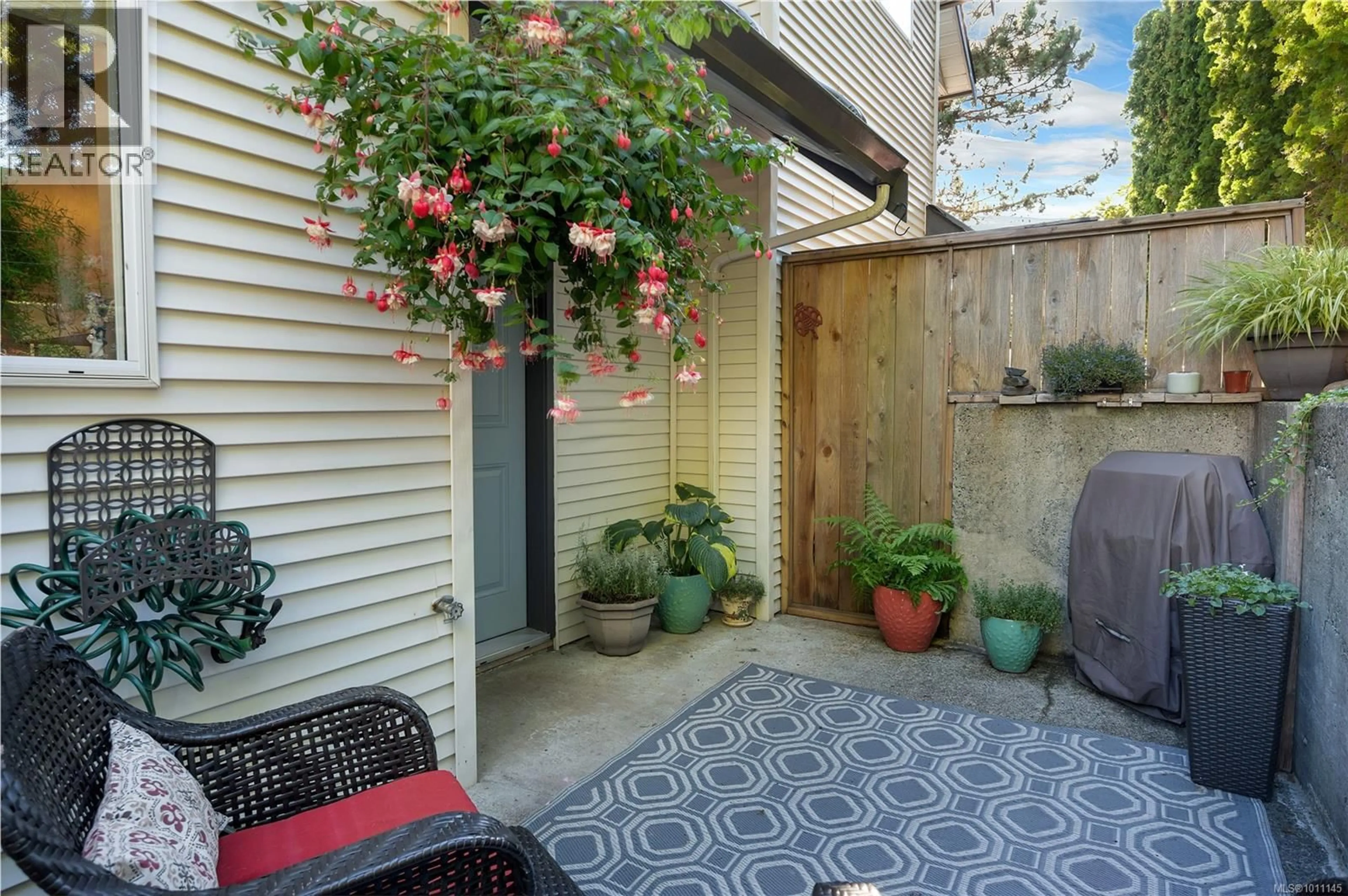 Patio, street for 10 - 1315 CREEKSIDE WAY, Campbell River British Columbia V9W8A9