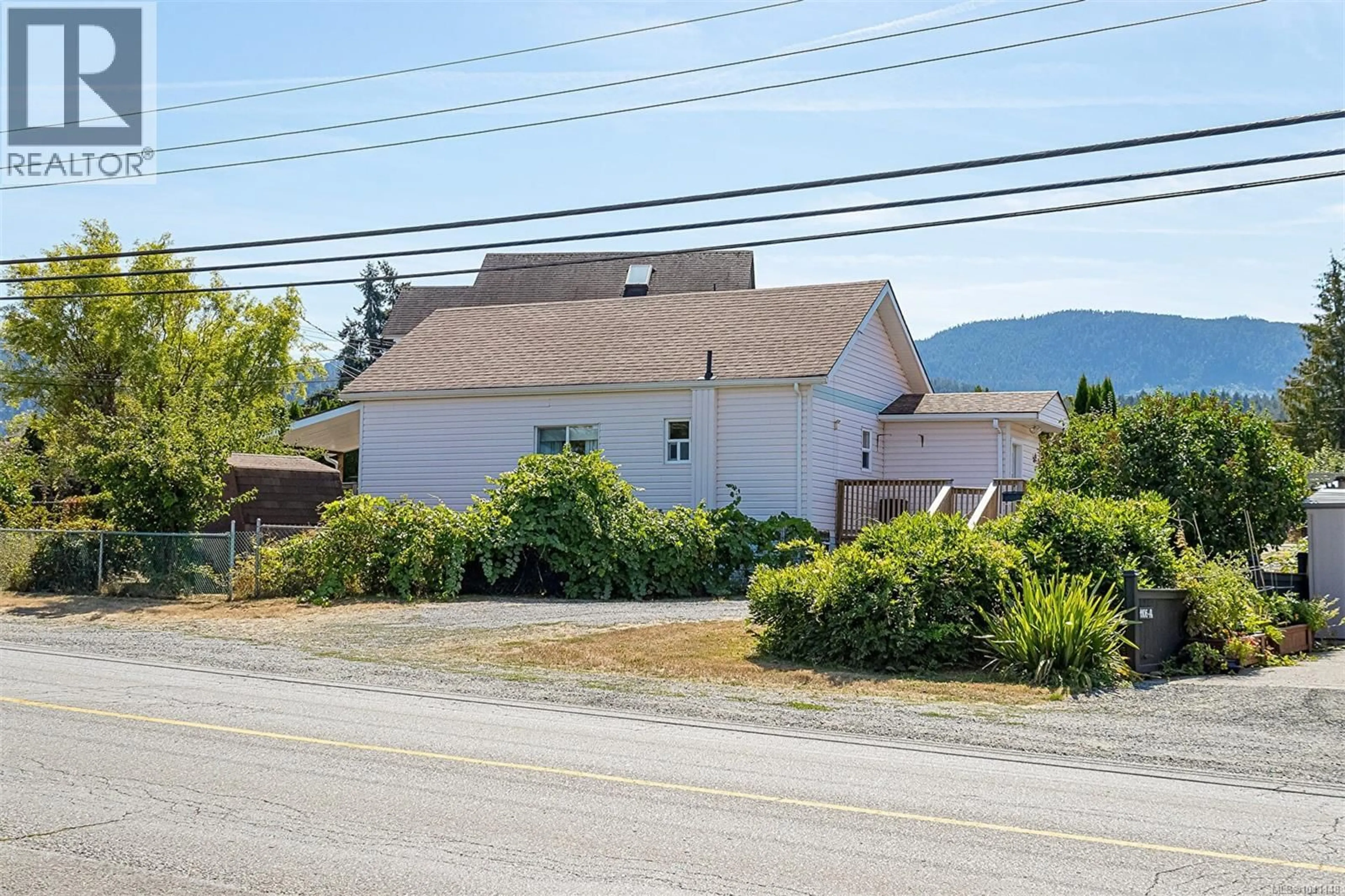A pic from outside/outdoor area/front of a property/back of a property/a pic from drone, street for 402 SYMONDS STREET, Ladysmith British Columbia V9G1A8