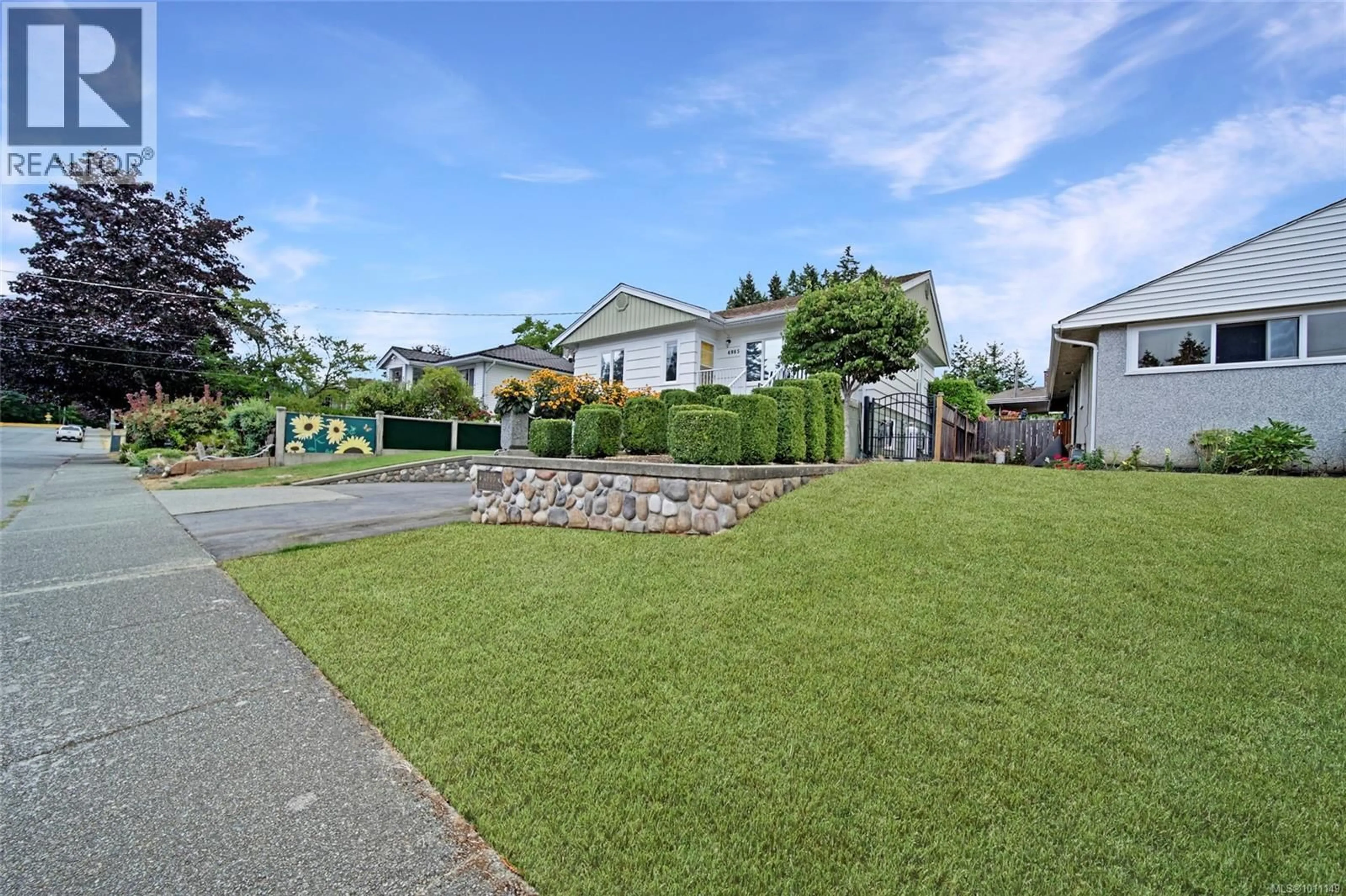A pic from outside/outdoor area/front of a property/back of a property/a pic from drone, street for 4965 LESLIE AVENUE, Port Alberni British Columbia V9Y6S5