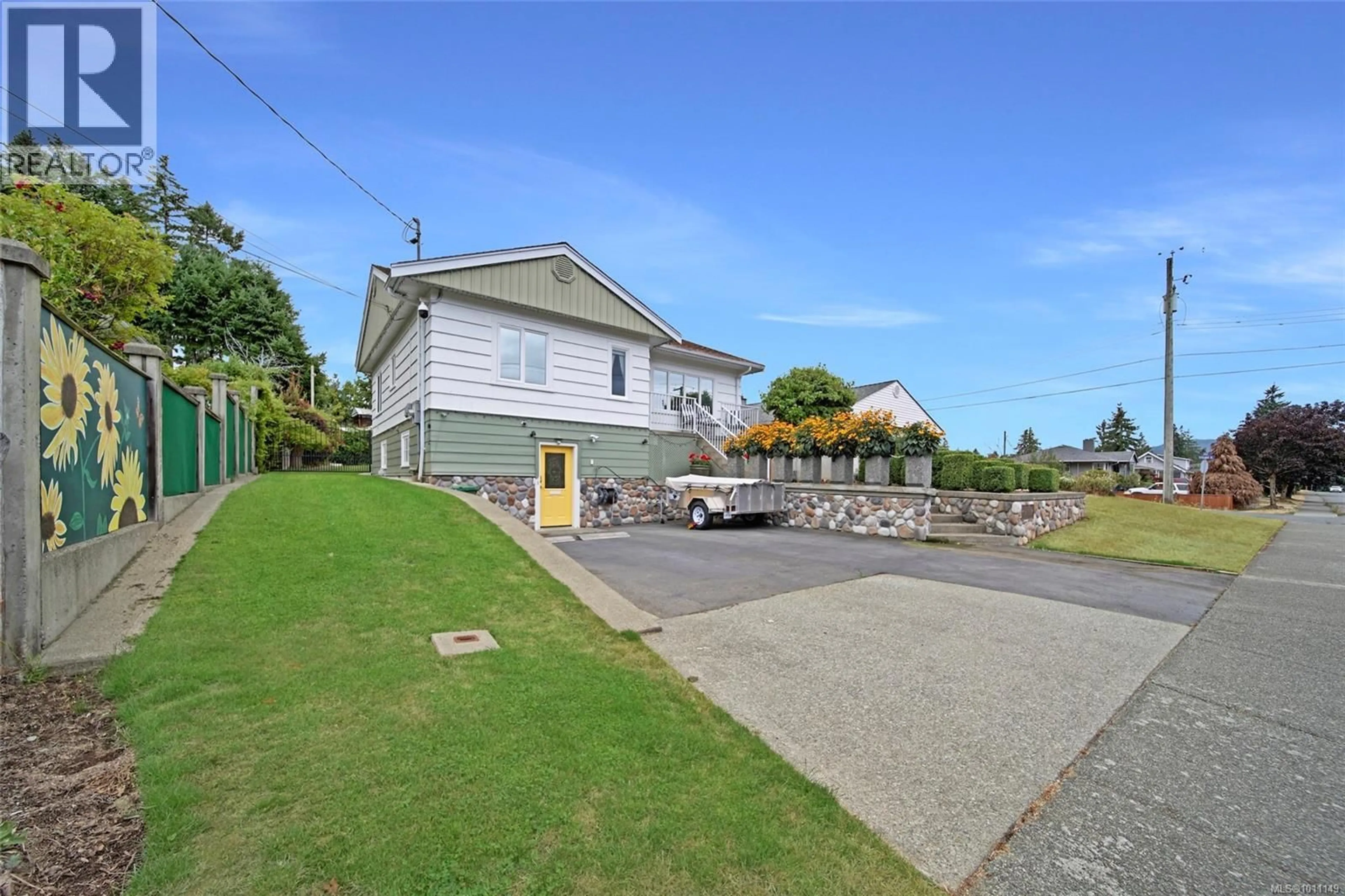 A pic from outside/outdoor area/front of a property/back of a property/a pic from drone, street for 4965 LESLIE AVENUE, Port Alberni British Columbia V9Y6S5