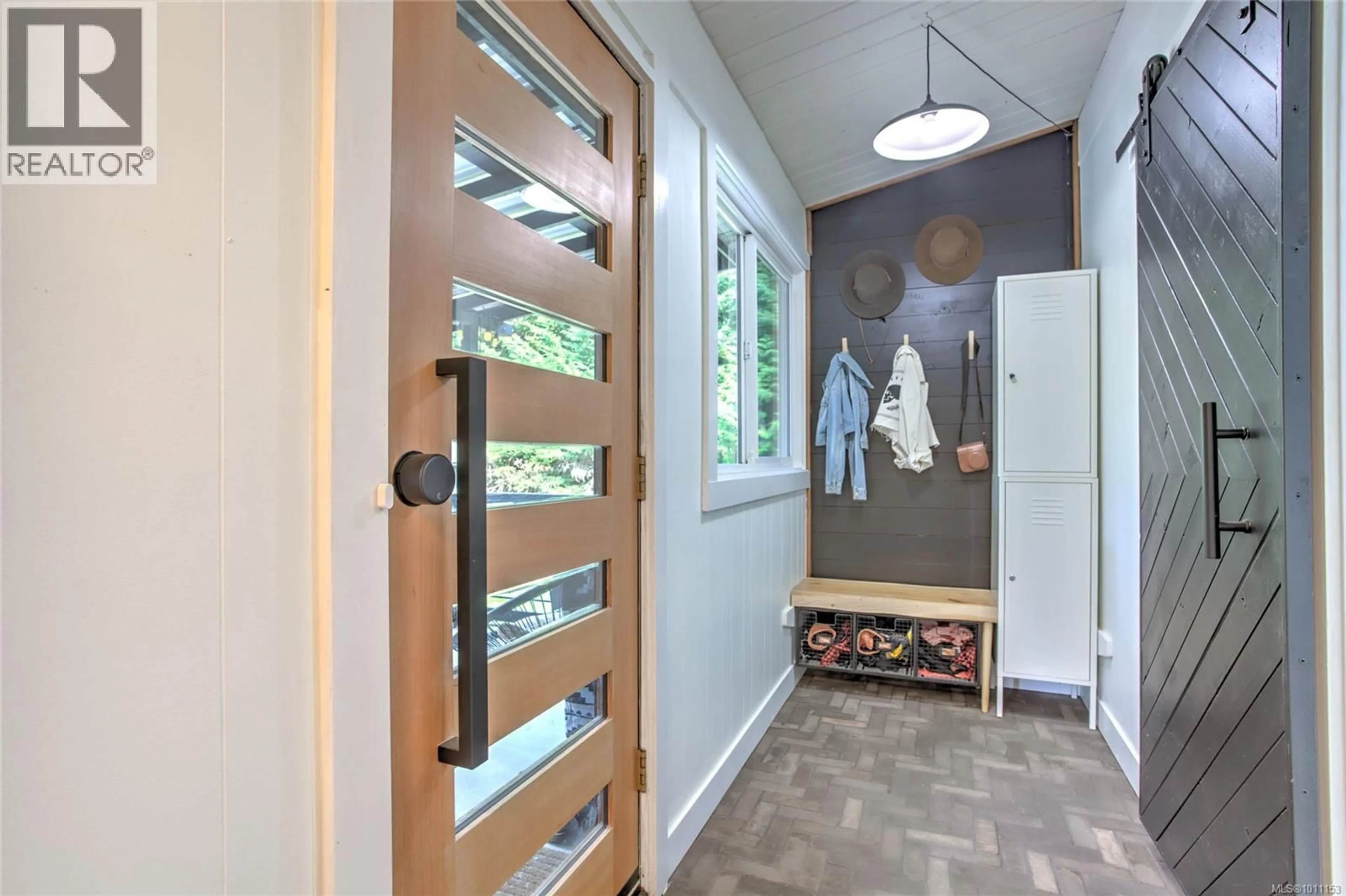 Indoor entryway for 1108 BAZETT ROAD, Duncan British Columbia V9L5S8