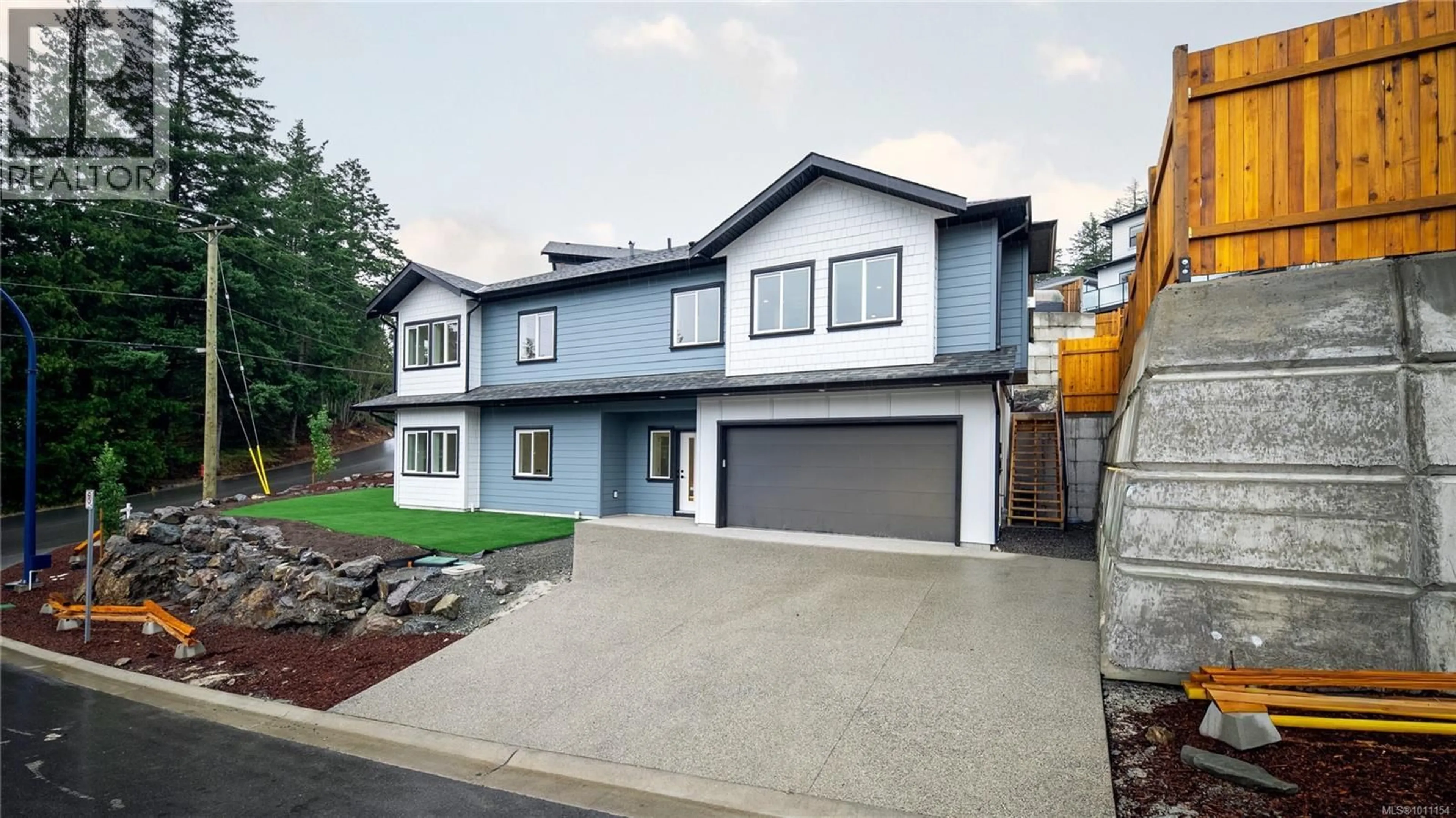Home with vinyl exterior material, street for 862 TOMACK LOOP, Langford British Columbia V9C3X3