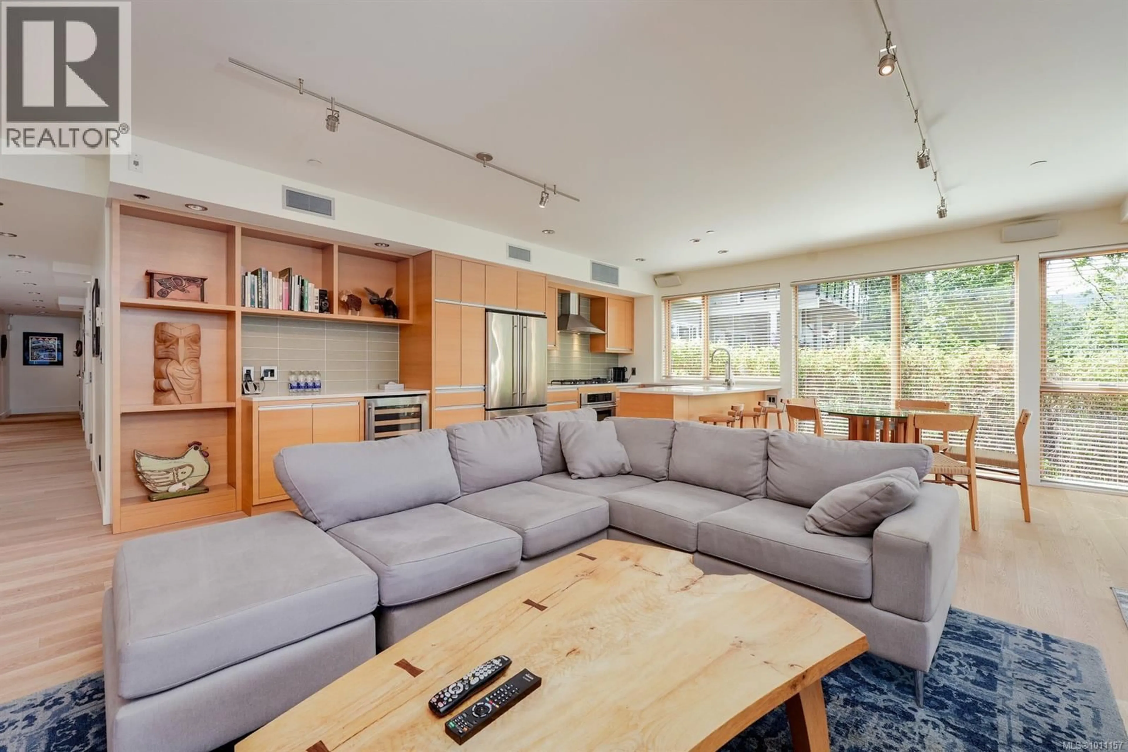 Living room with furniture, unknown for 101 - 851 VERDIER AVENUE, Central Saanich British Columbia V8M1C5