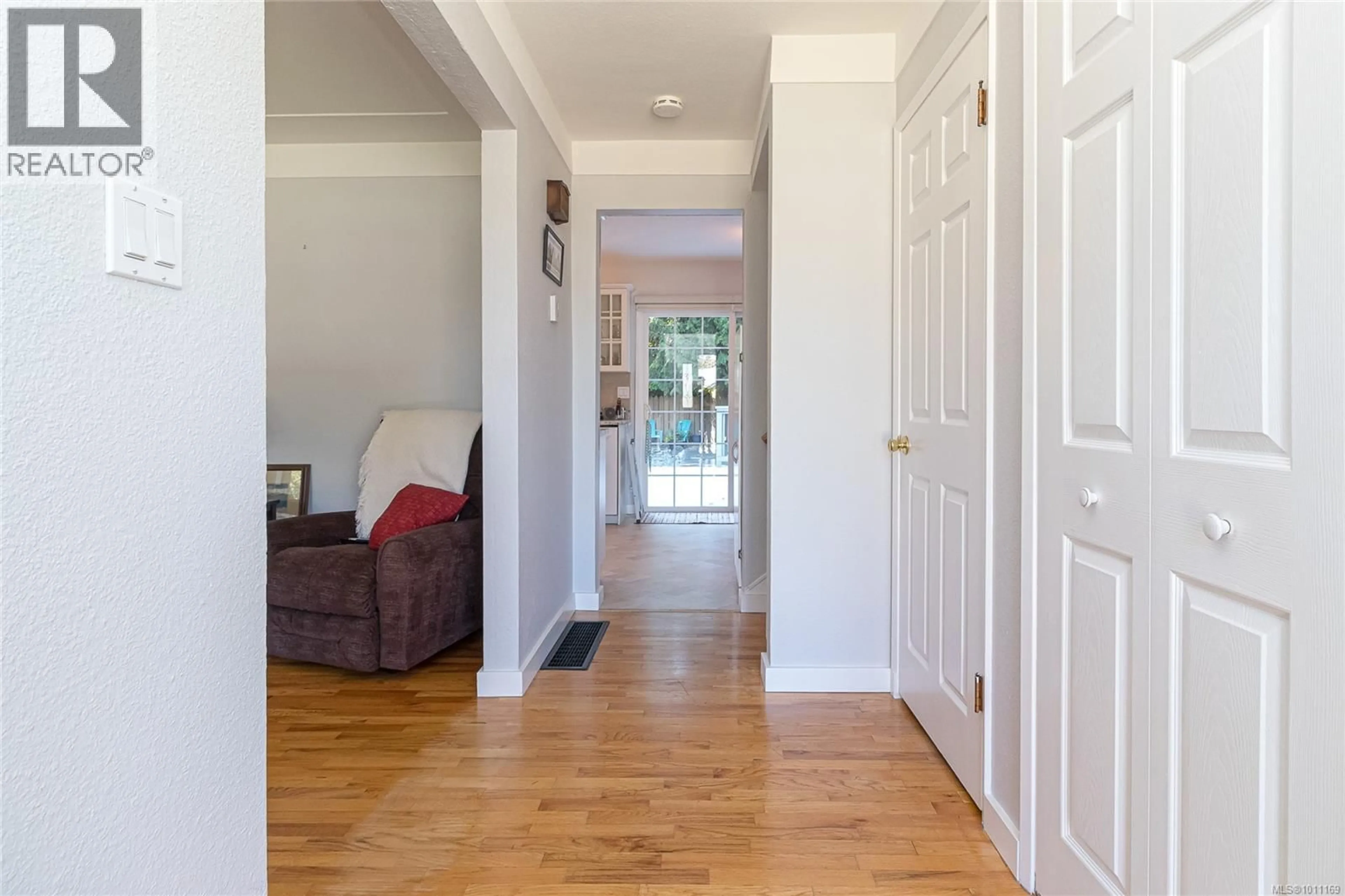 Indoor entryway for 3355 WELLSMITH CRESCENT, Colwood British Columbia V9C2G8