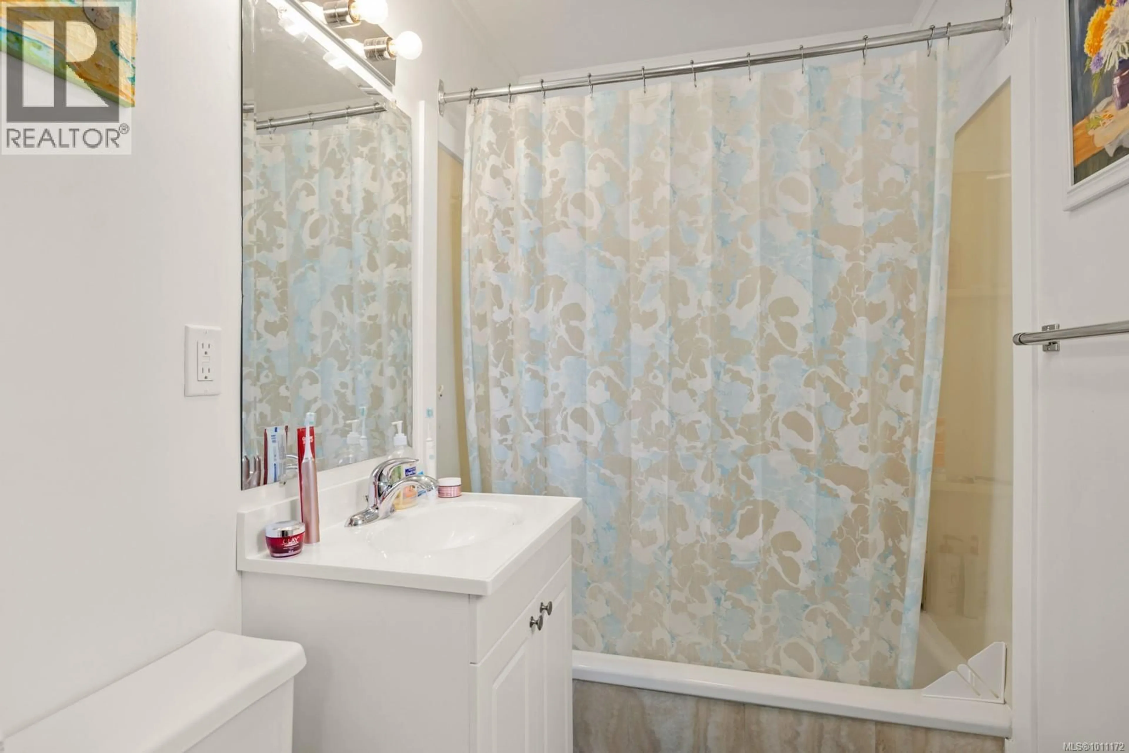 Standard bathroom, ceramic/tile floor for 6675 GOODMERE ROAD, Sooke British Columbia V7Z1H6