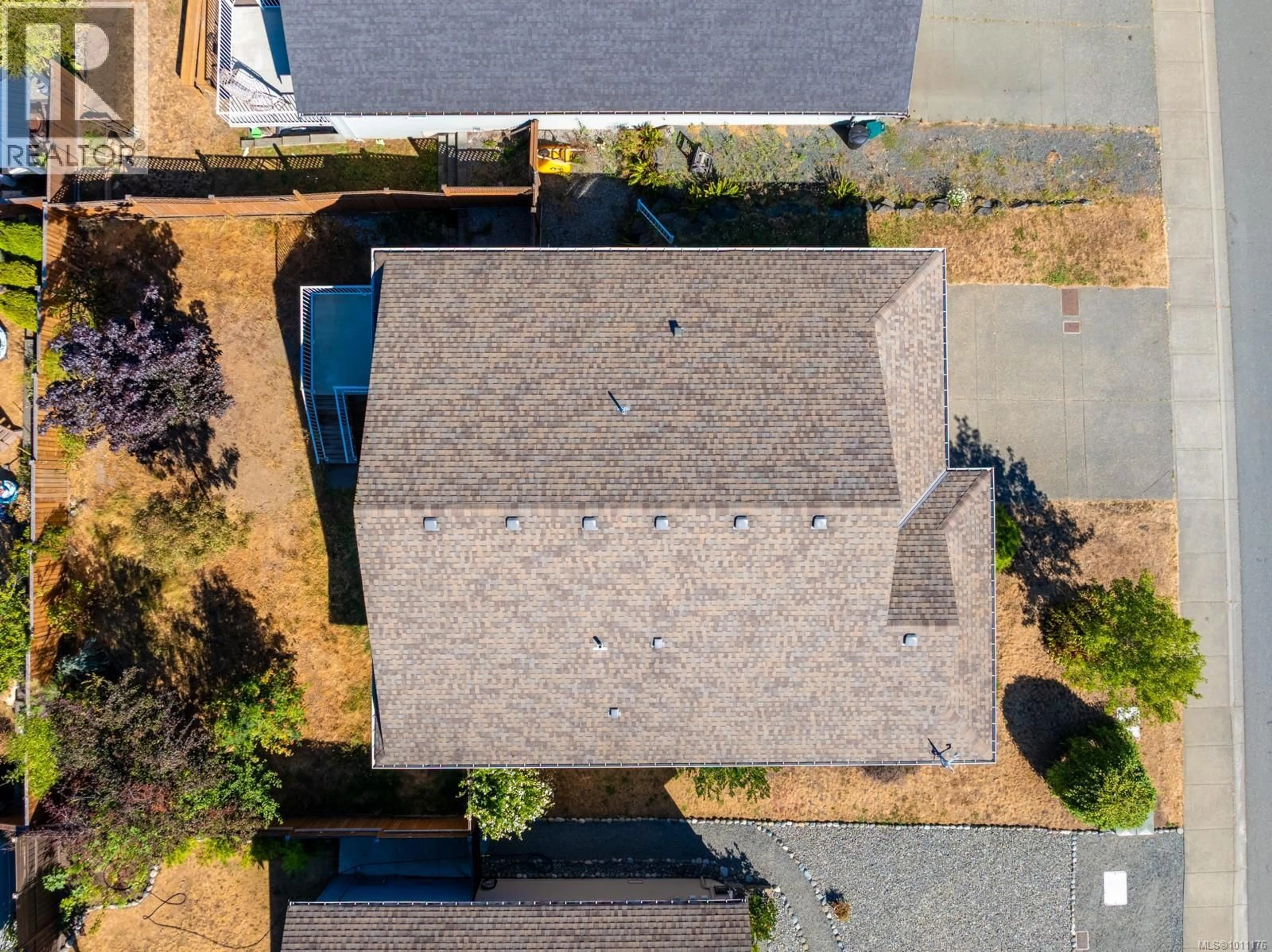 A pic from outside/outdoor area/front of a property/back of a property/a pic from drone, street for 2674 RYDAL AVENUE, Cumberland British Columbia V0R1S0