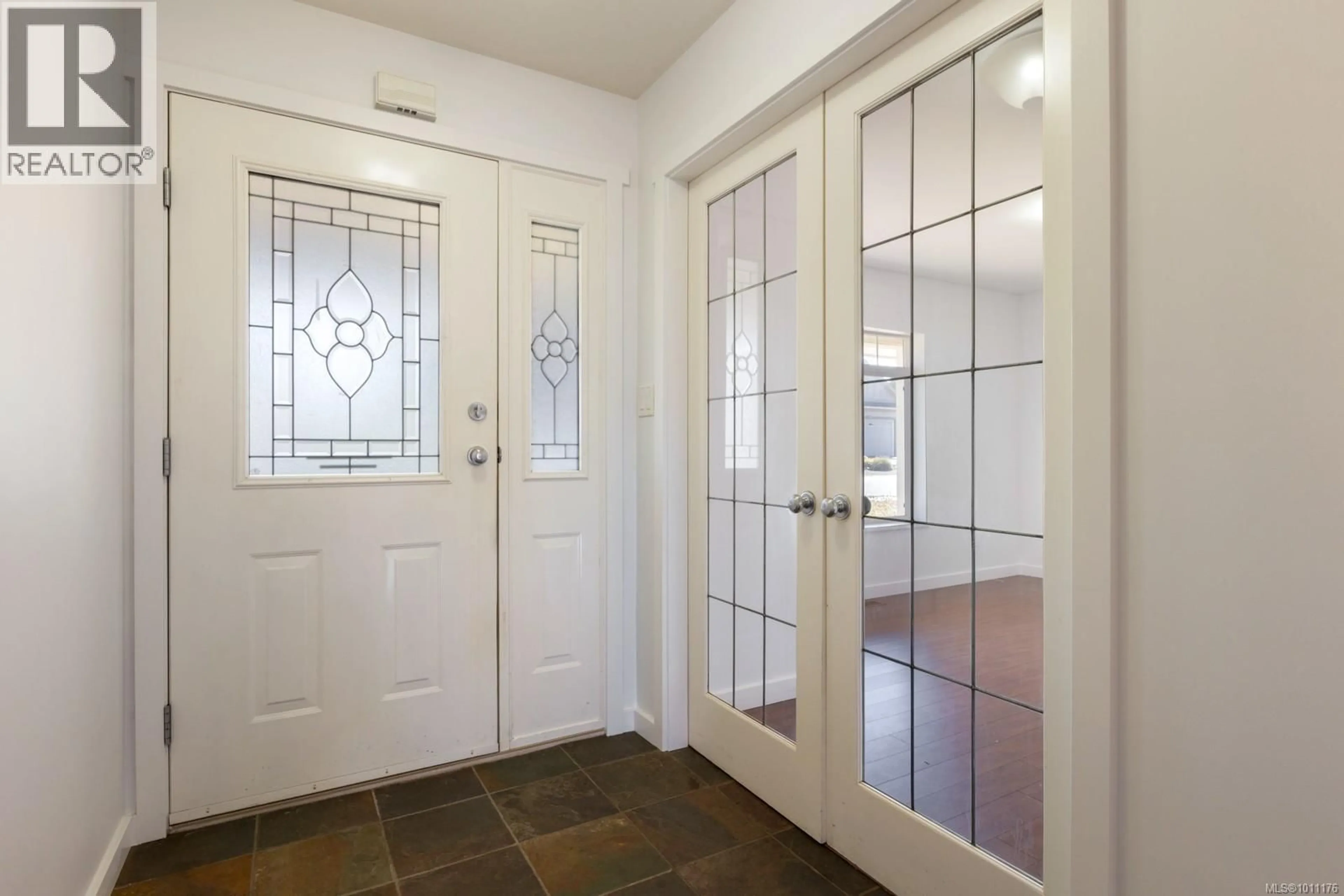 Indoor entryway for 2674 RYDAL AVENUE, Cumberland British Columbia V0R1S0