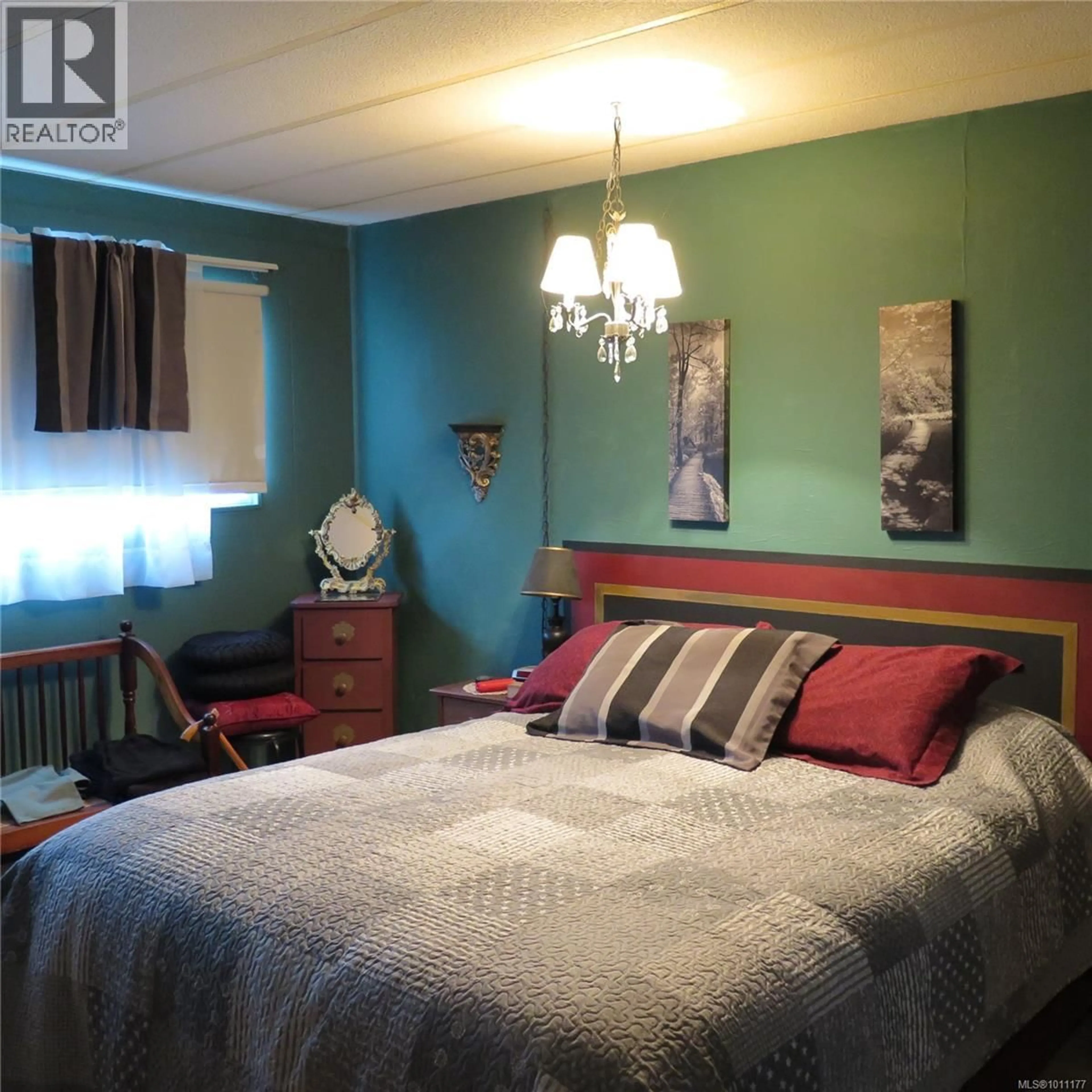 Bedroom with bed, wood/laminate floor for 80 - 10980 WESTDOWNE ROAD, Ladysmith British Columbia V9X1X4