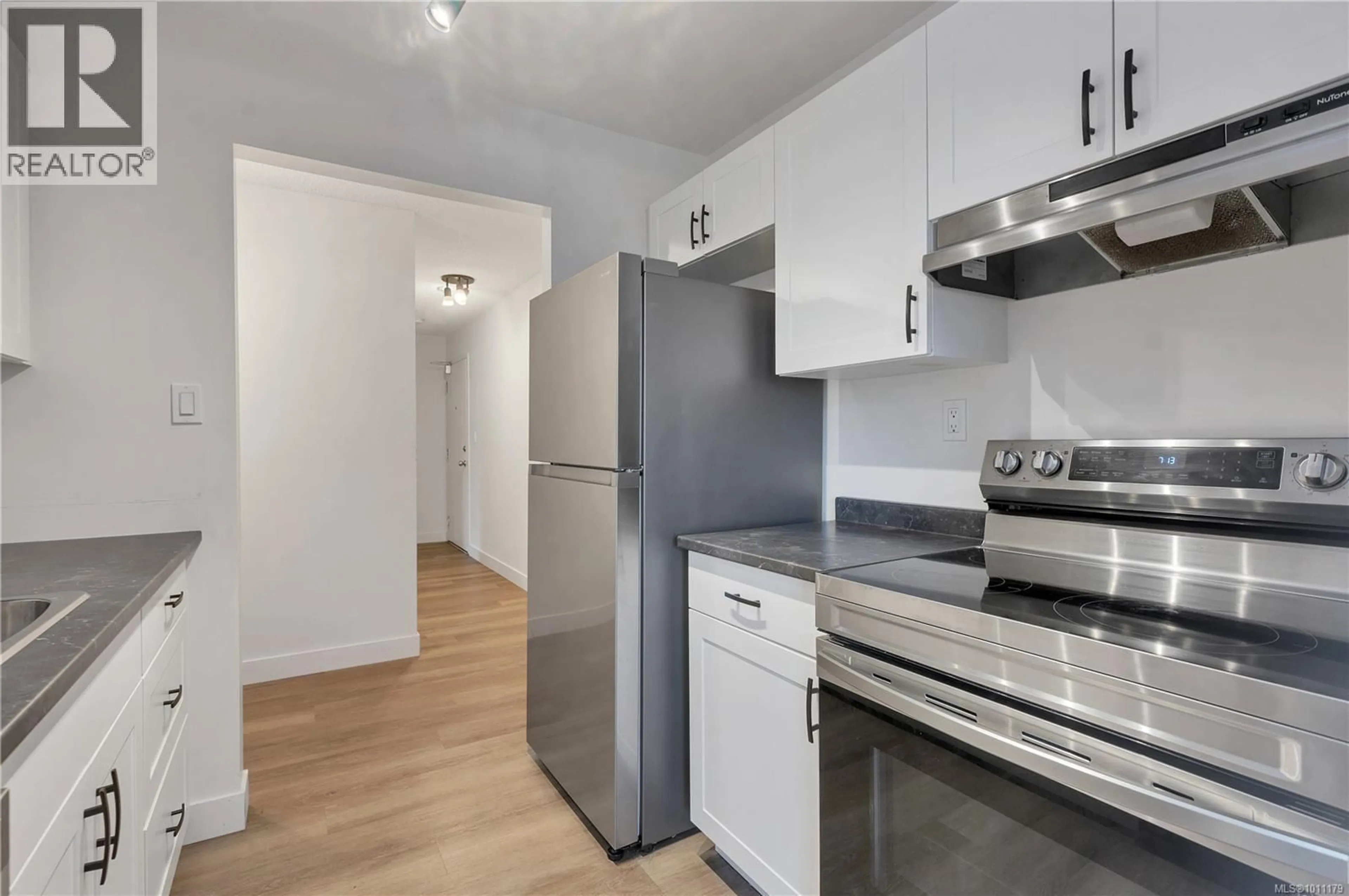 Standard kitchen, wood/laminate floor for 201 - 585 DOGWOOD STREET SOUTH, Campbell River British Columbia V9W6T6