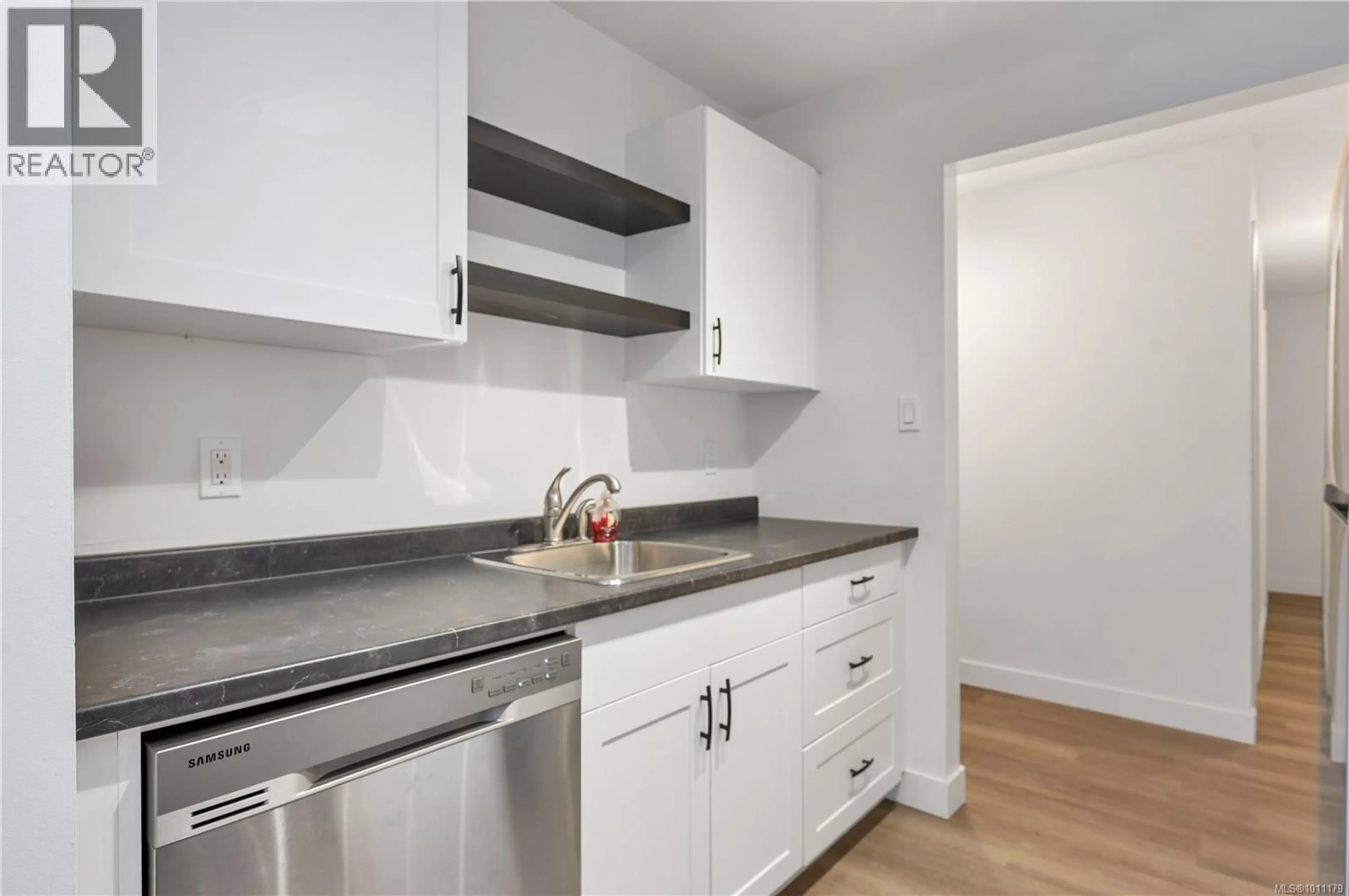 Standard kitchen, unknown for 201 - 585 DOGWOOD STREET SOUTH, Campbell River British Columbia V9W6T6