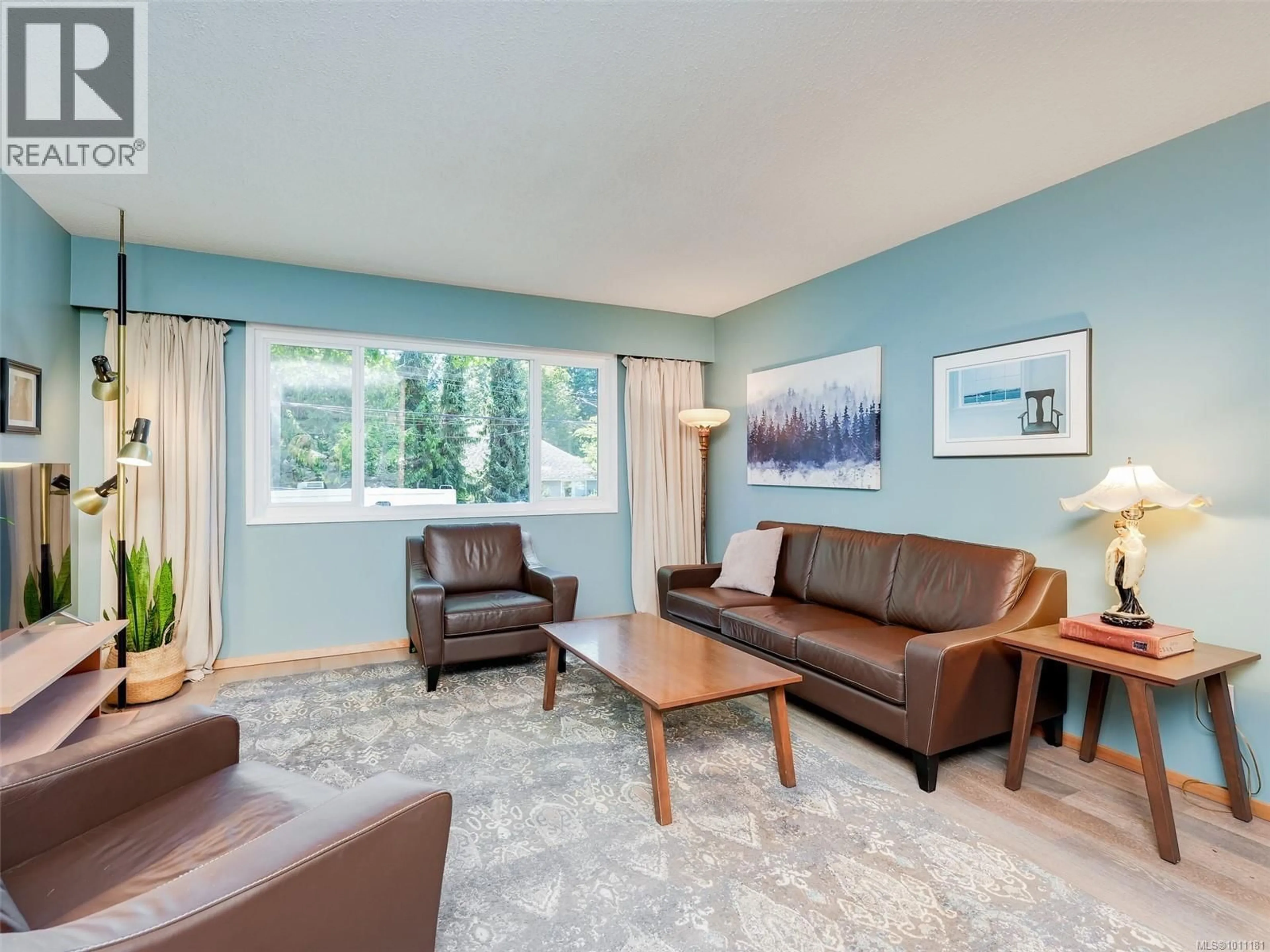 Living room with furniture, unknown for 1844 KINGS ROAD, Saanich British Columbia V8R2P3