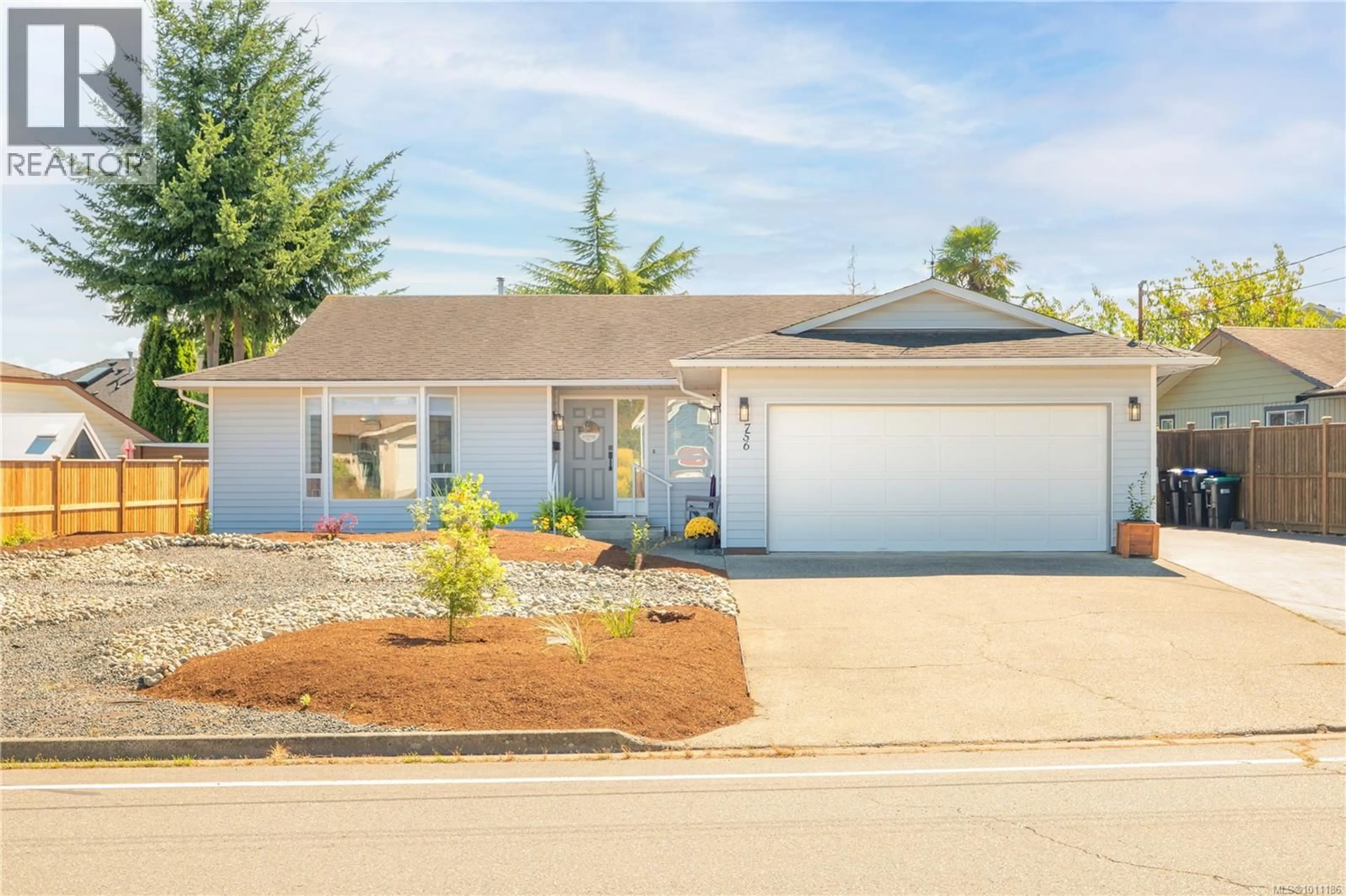 Home with vinyl exterior material, street for 756 FORSYTH AVENUE, Parksville British Columbia V9P1E5