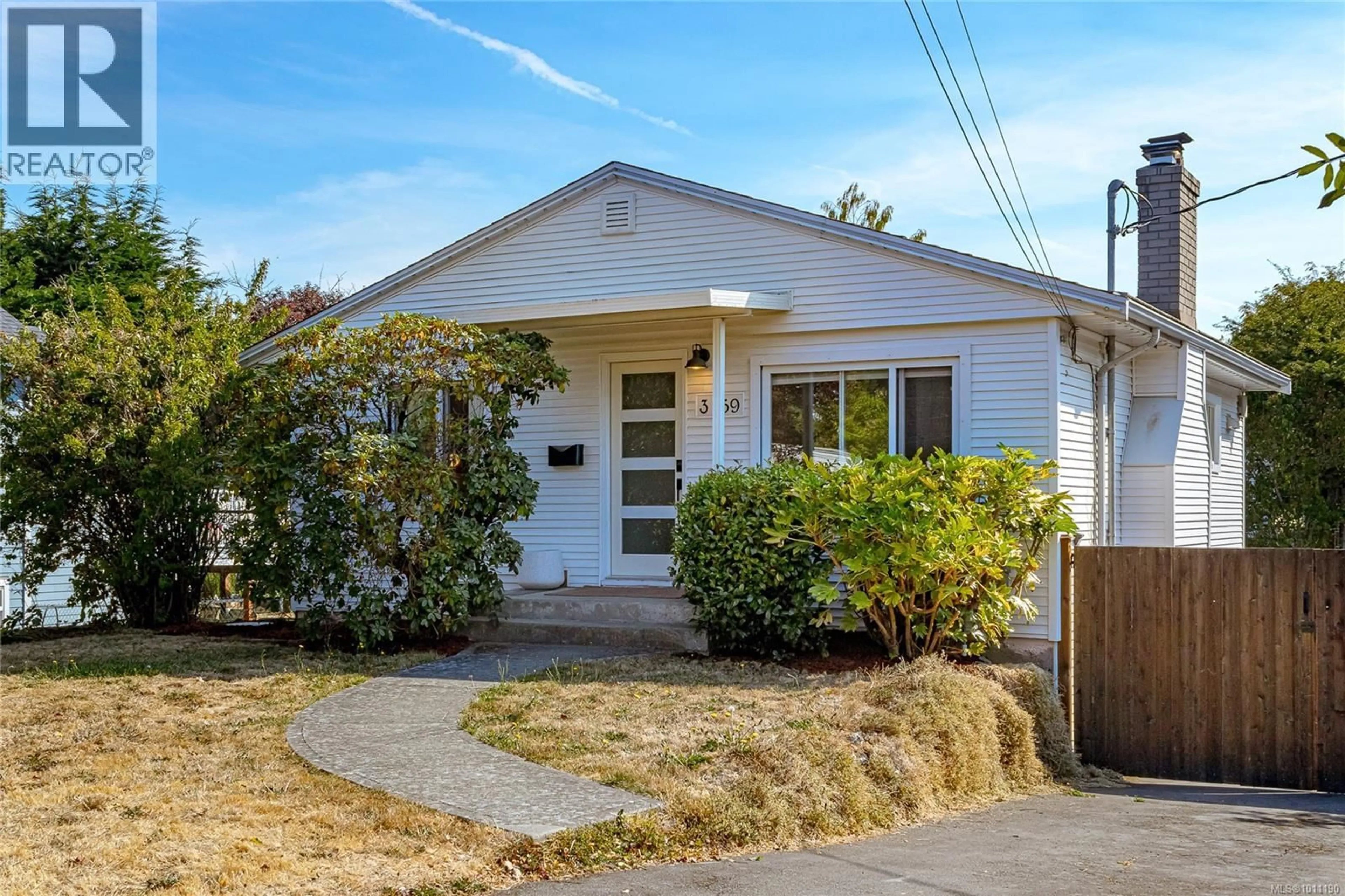 Home with vinyl exterior material, street for 3159 ALDER STREET, Victoria British Columbia V8X1P1