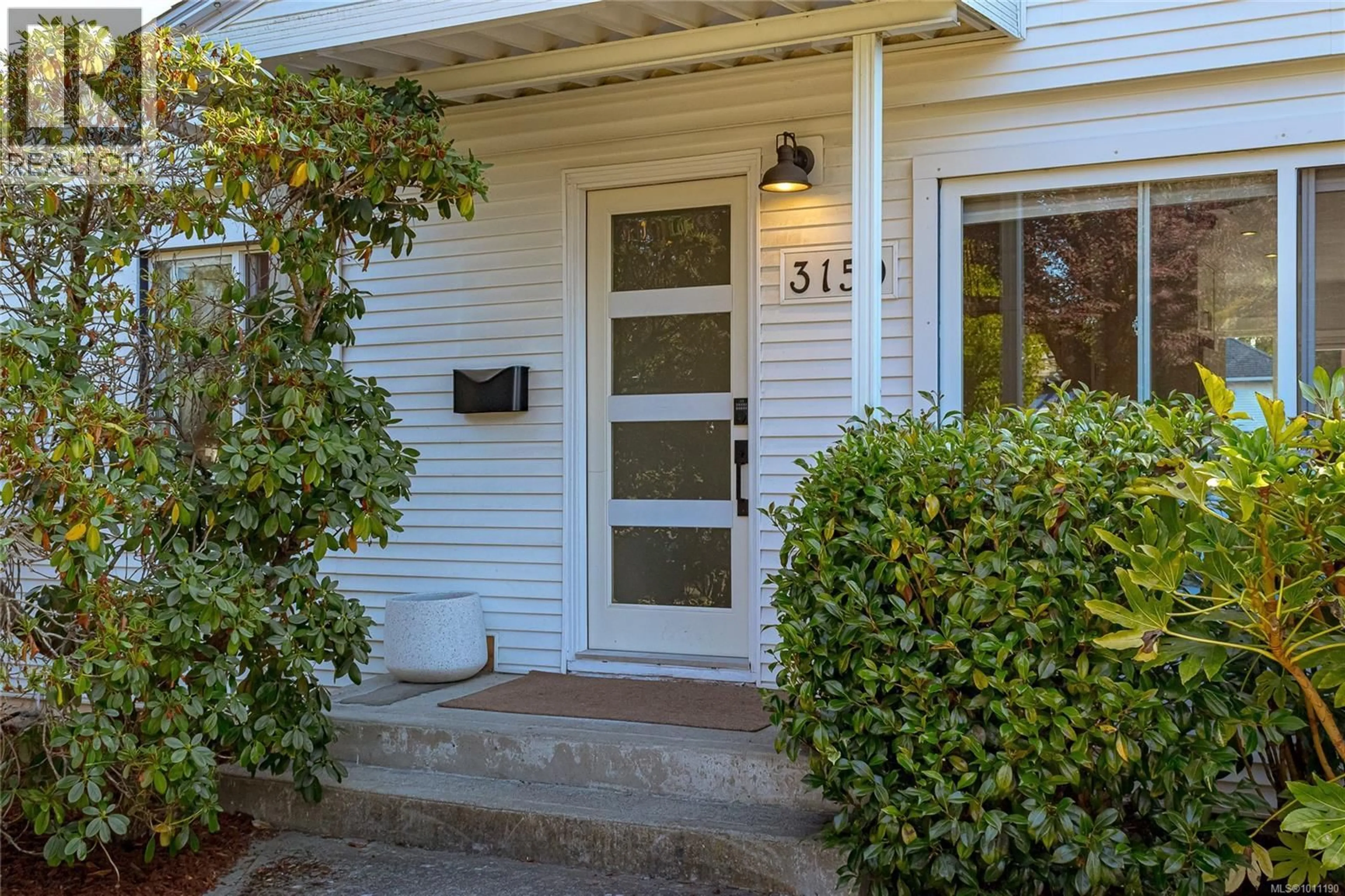 Indoor entryway for 3159 ALDER STREET, Victoria British Columbia V8X1P1