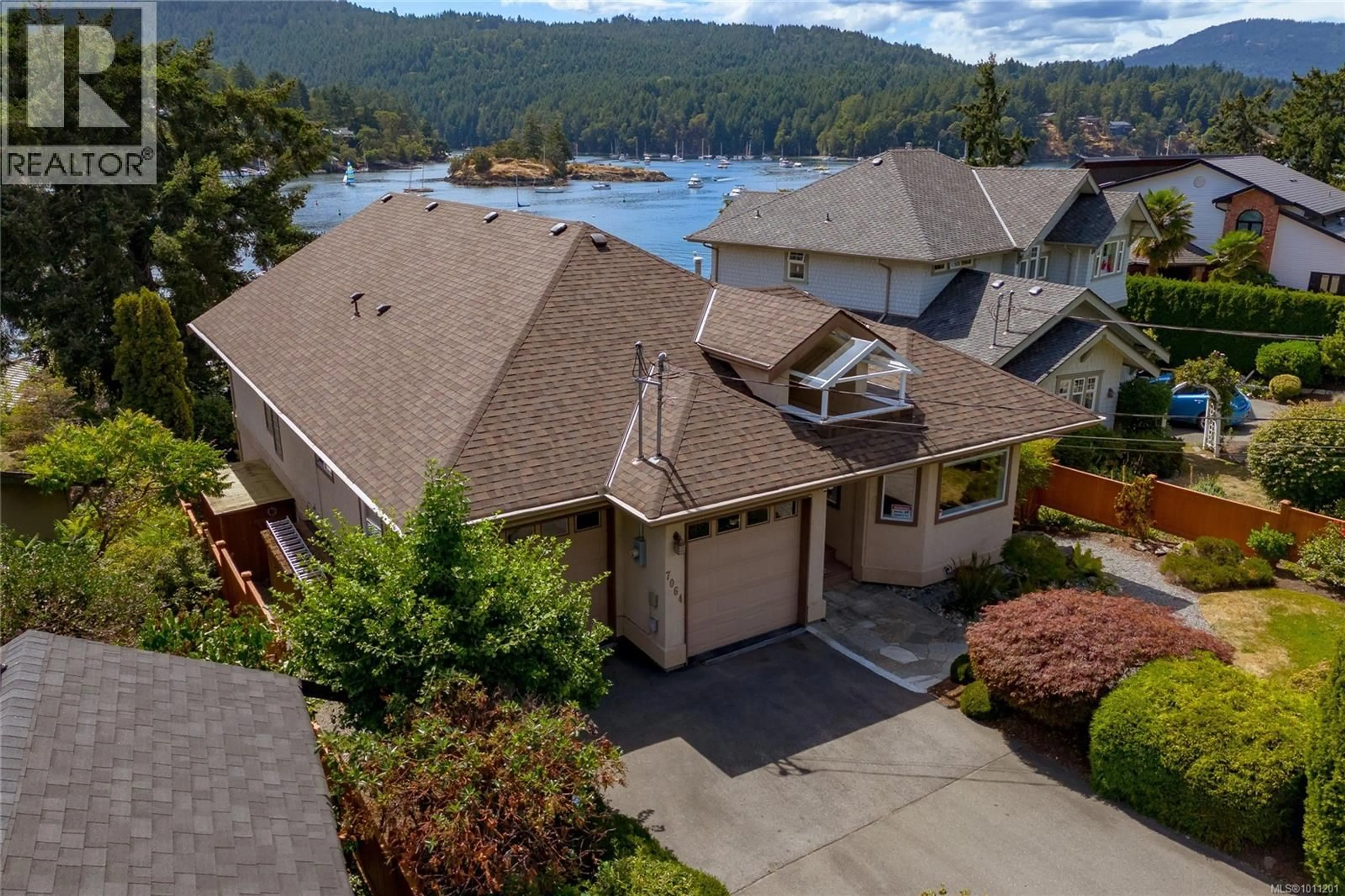 A pic from outside/outdoor area/front of a property/back of a property/a pic from drone, water/lake/river/ocean view for 7064 BRENTWOOD DRIVE, Central Saanich British Columbia V8M1B6