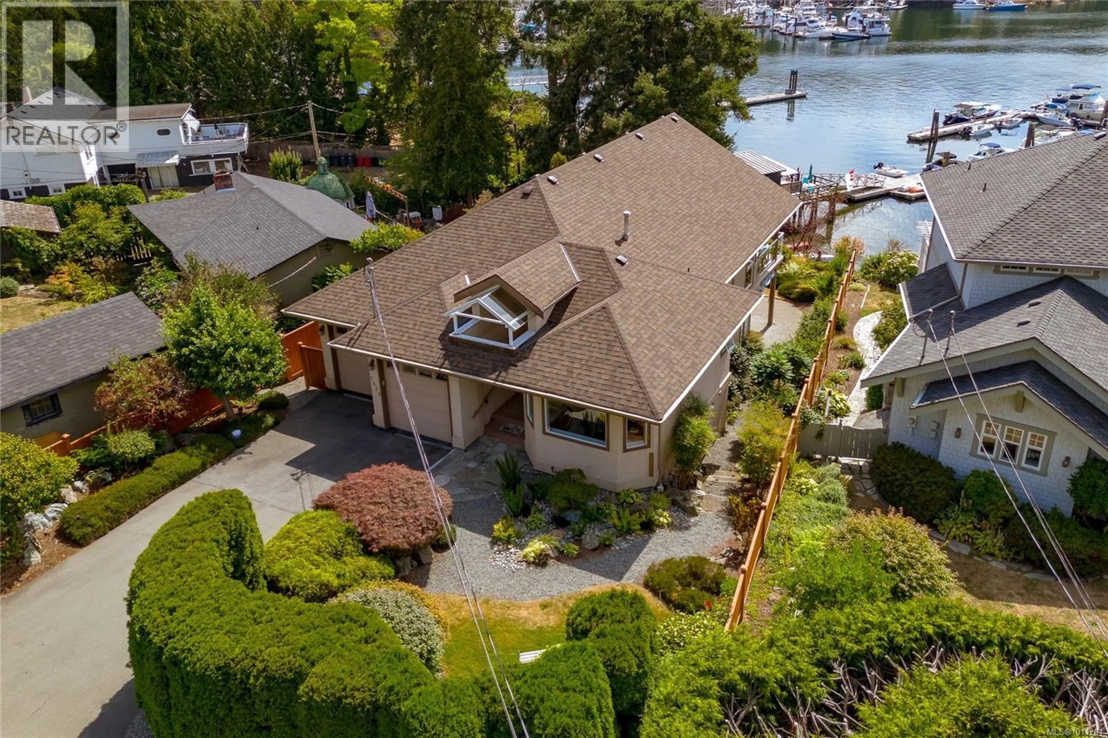A pic from outside/outdoor area/front of a property/back of a property/a pic from drone, water/lake/river/ocean view for 7064 BRENTWOOD DRIVE, Central Saanich British Columbia V8M1B6