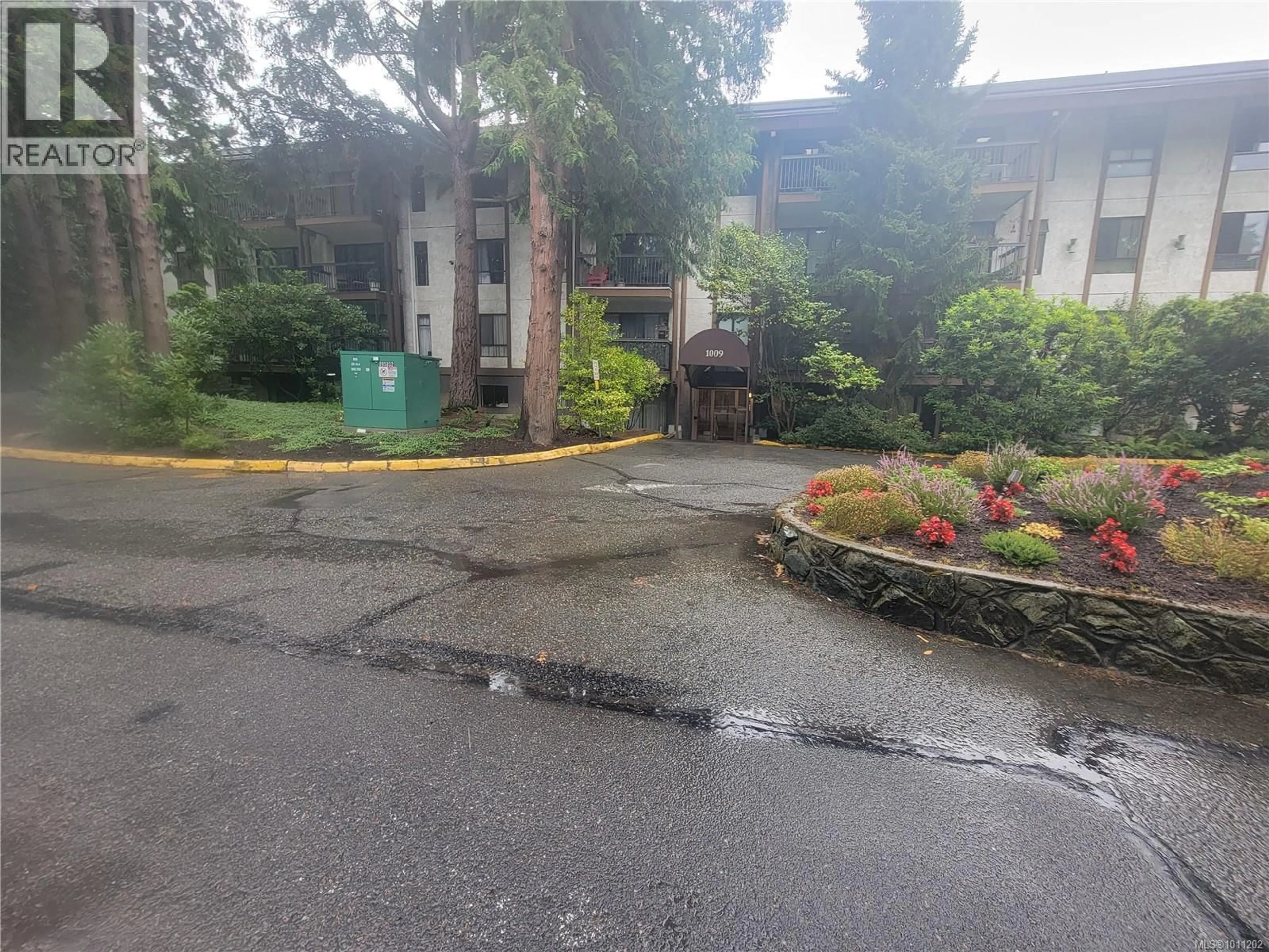 Parking for 311 - 1009 MCKENZIE AVENUE, Saanich British Columbia V8X4B1