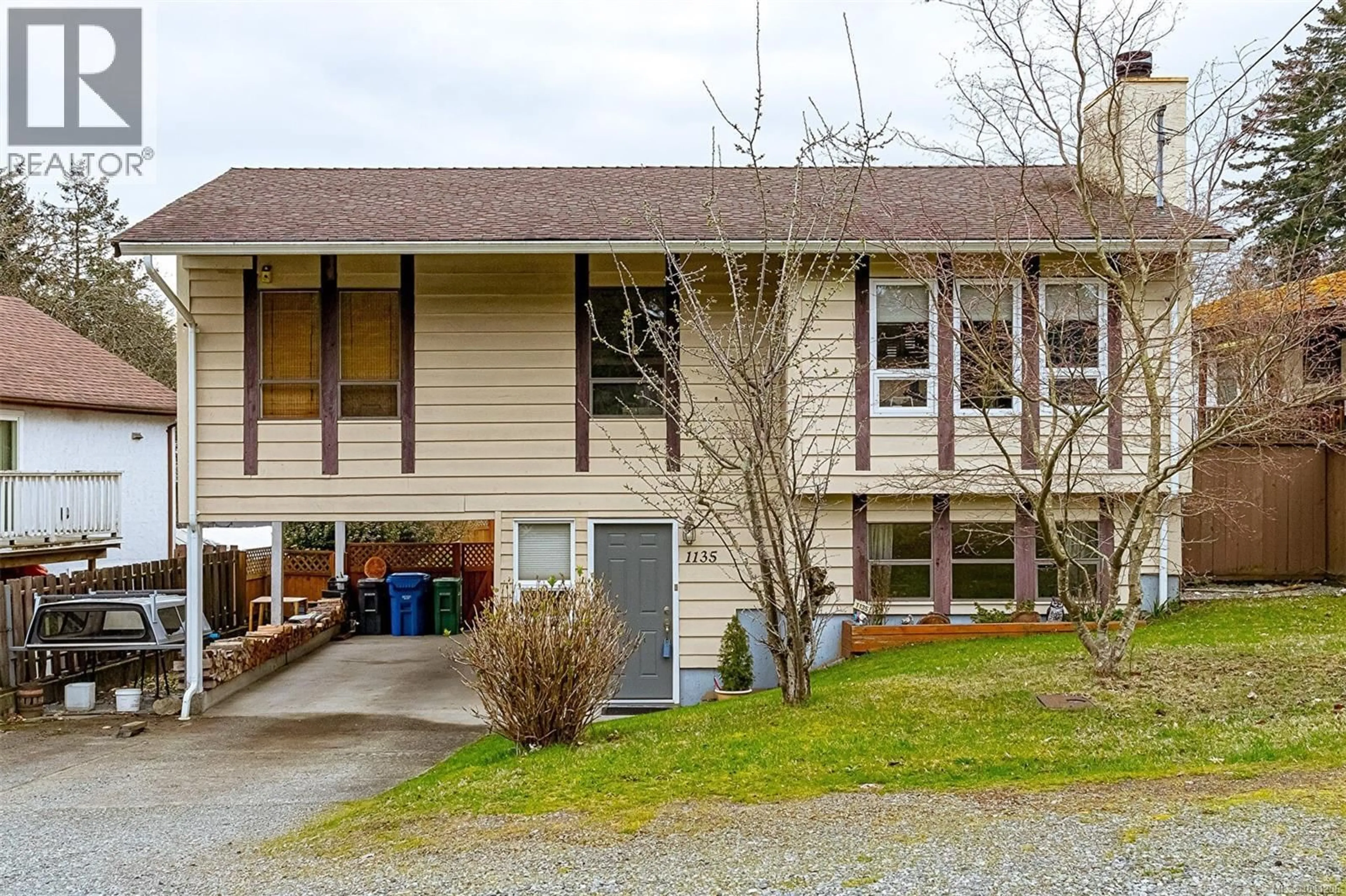 Home with vinyl exterior material, street for 1135 MCDONALD CRESCENT, Nanaimo British Columbia V9S5M1