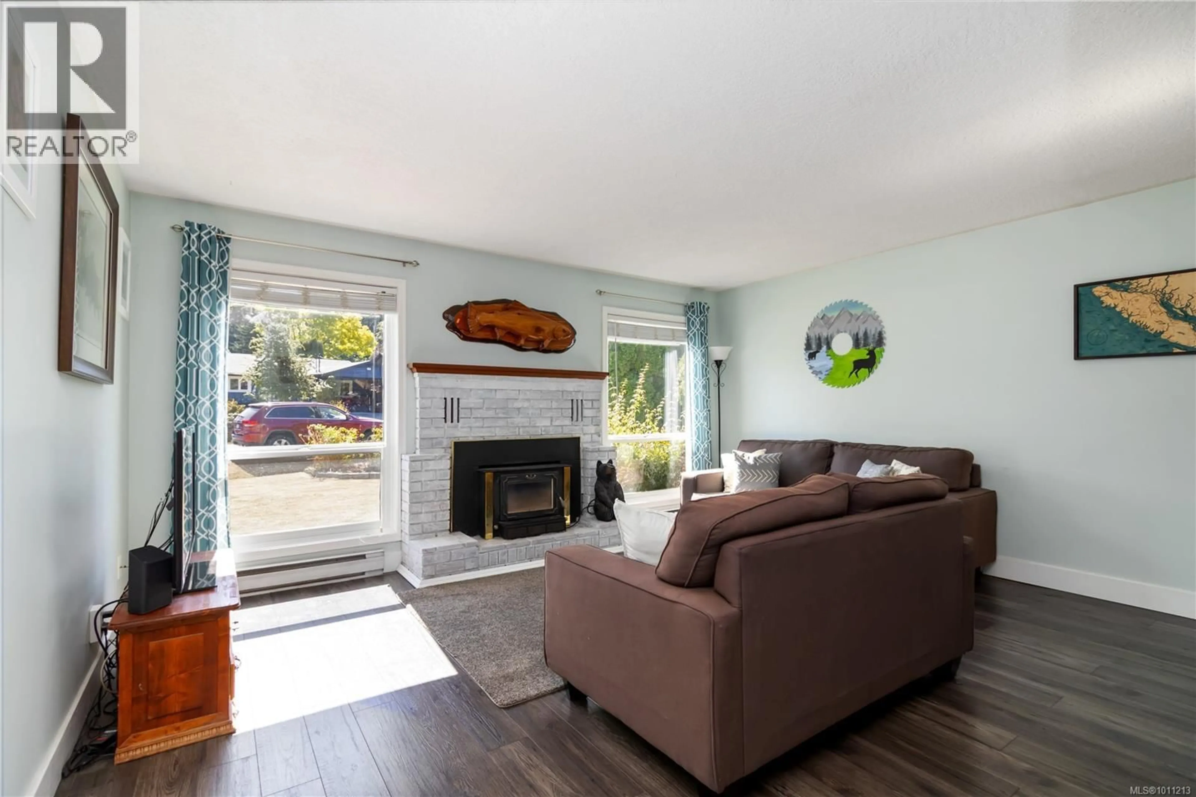 Living room with furniture, unknown for 3264 SOUTHGLEN DRIVE, Langford British Columbia V9C3P6