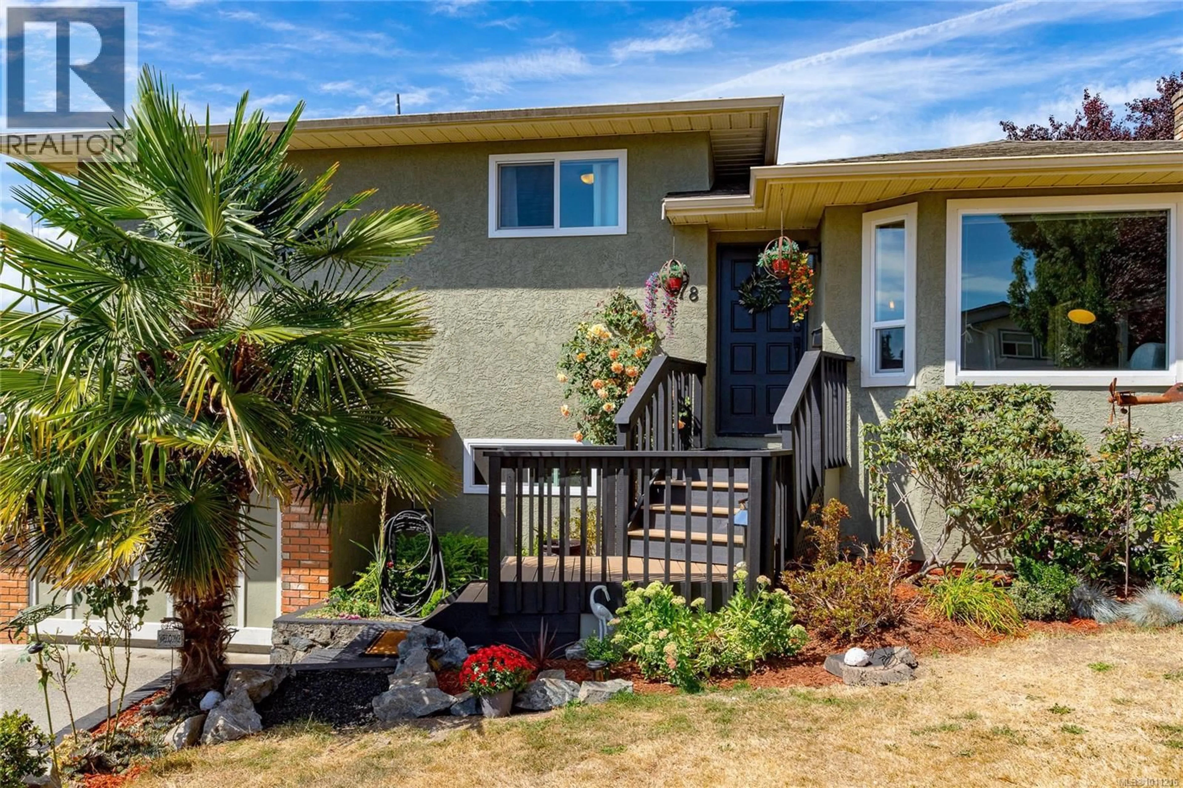 Home with vinyl exterior material, street for 778 CAMEO STREET, Saanich British Columbia V8X4M4