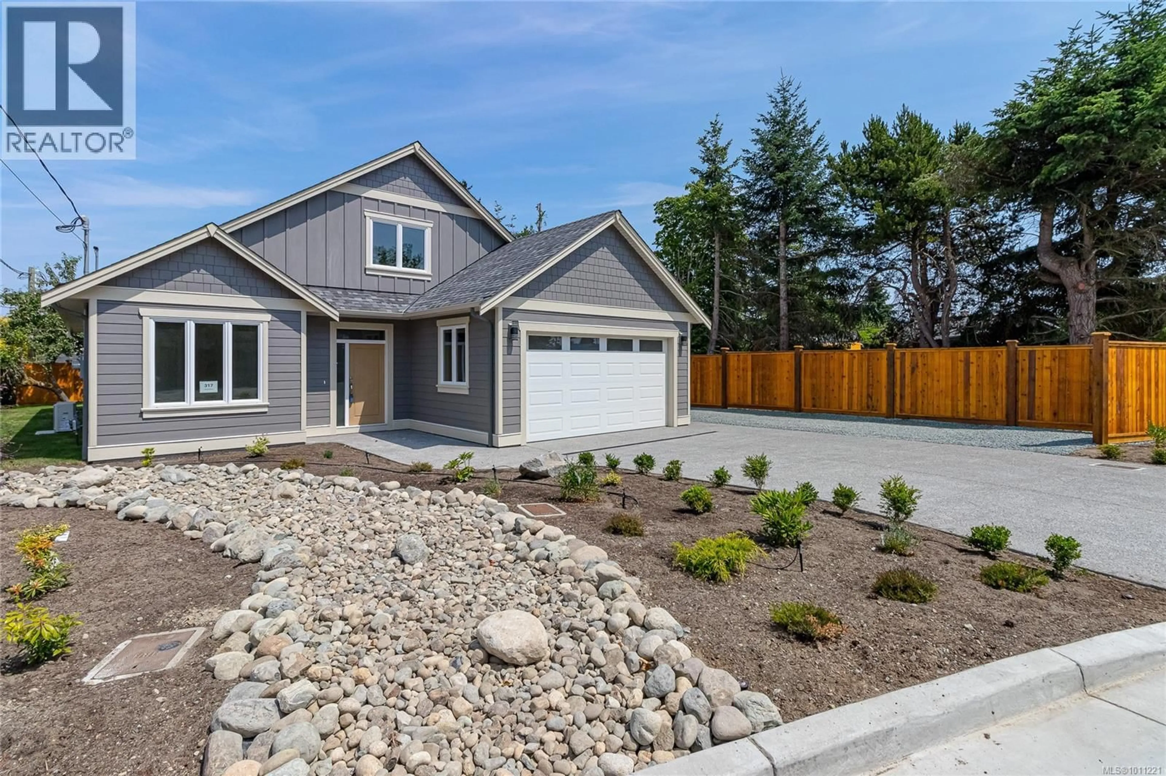 Home with vinyl exterior material, street for 317 PIONEER CRESCENT, Parksville British Columbia V9P1V5