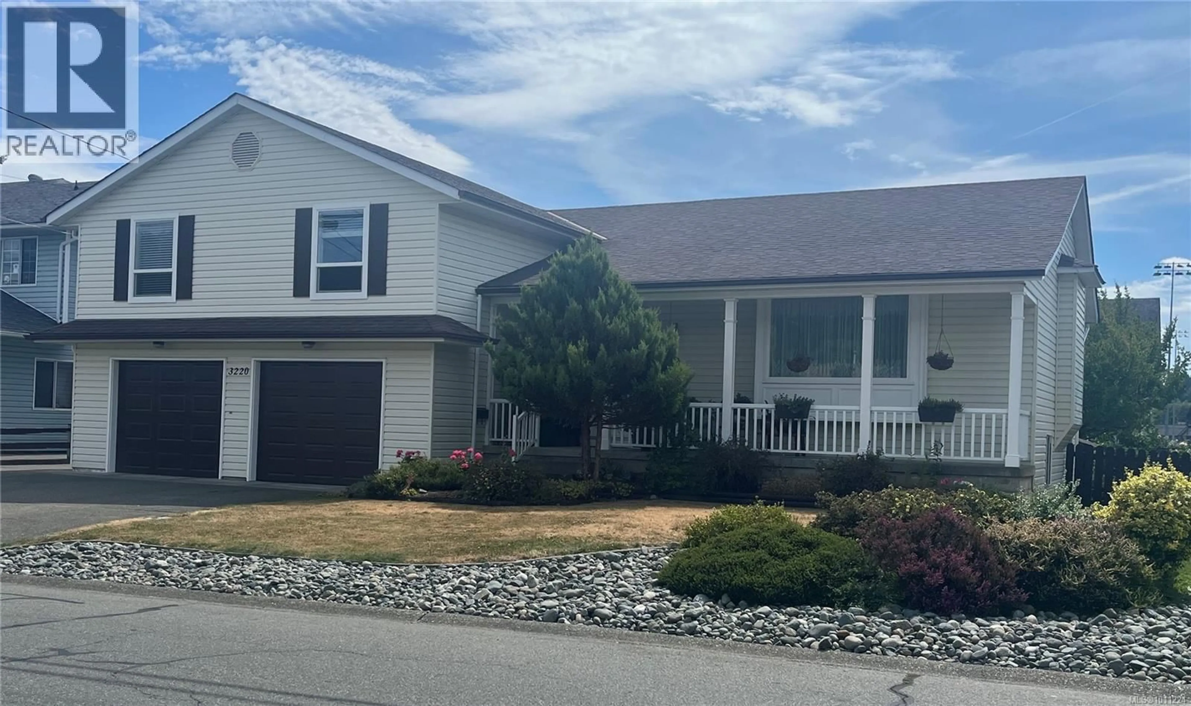 Home with vinyl exterior material, street for 3220 MOORFIELD ROAD, Duncan British Columbia V9L4A9