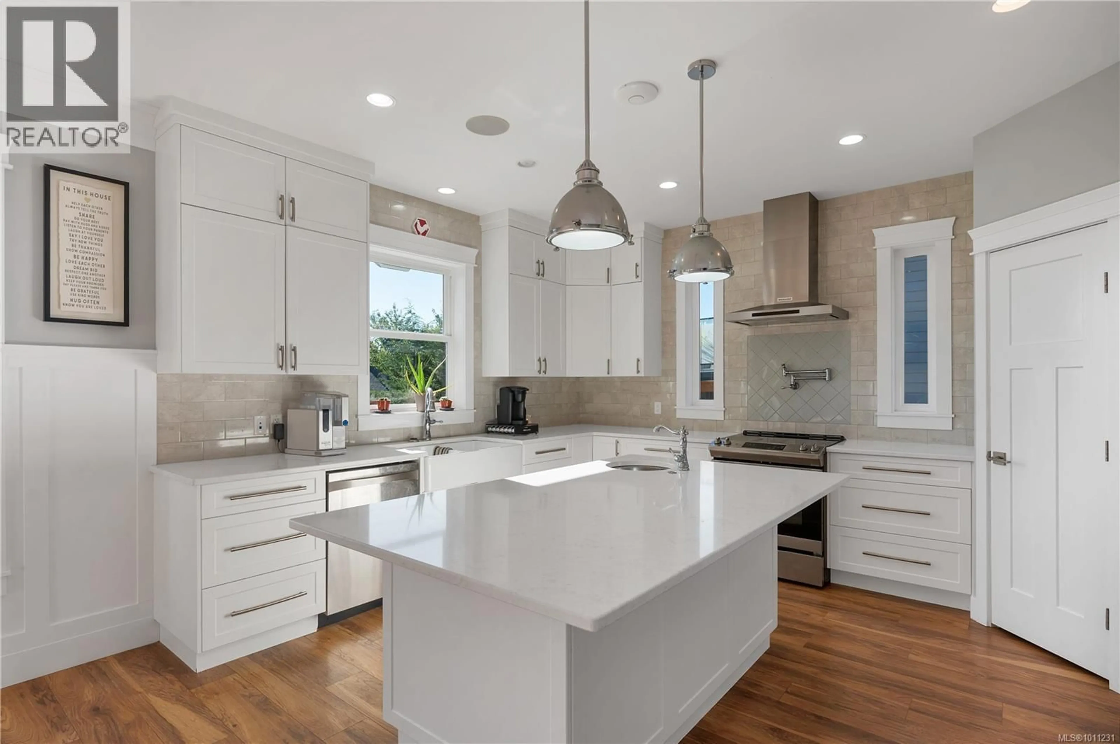 Open concept kitchen, unknown for 2613 SUNDERLAND ROAD, Campbell River British Columbia V9H0C9