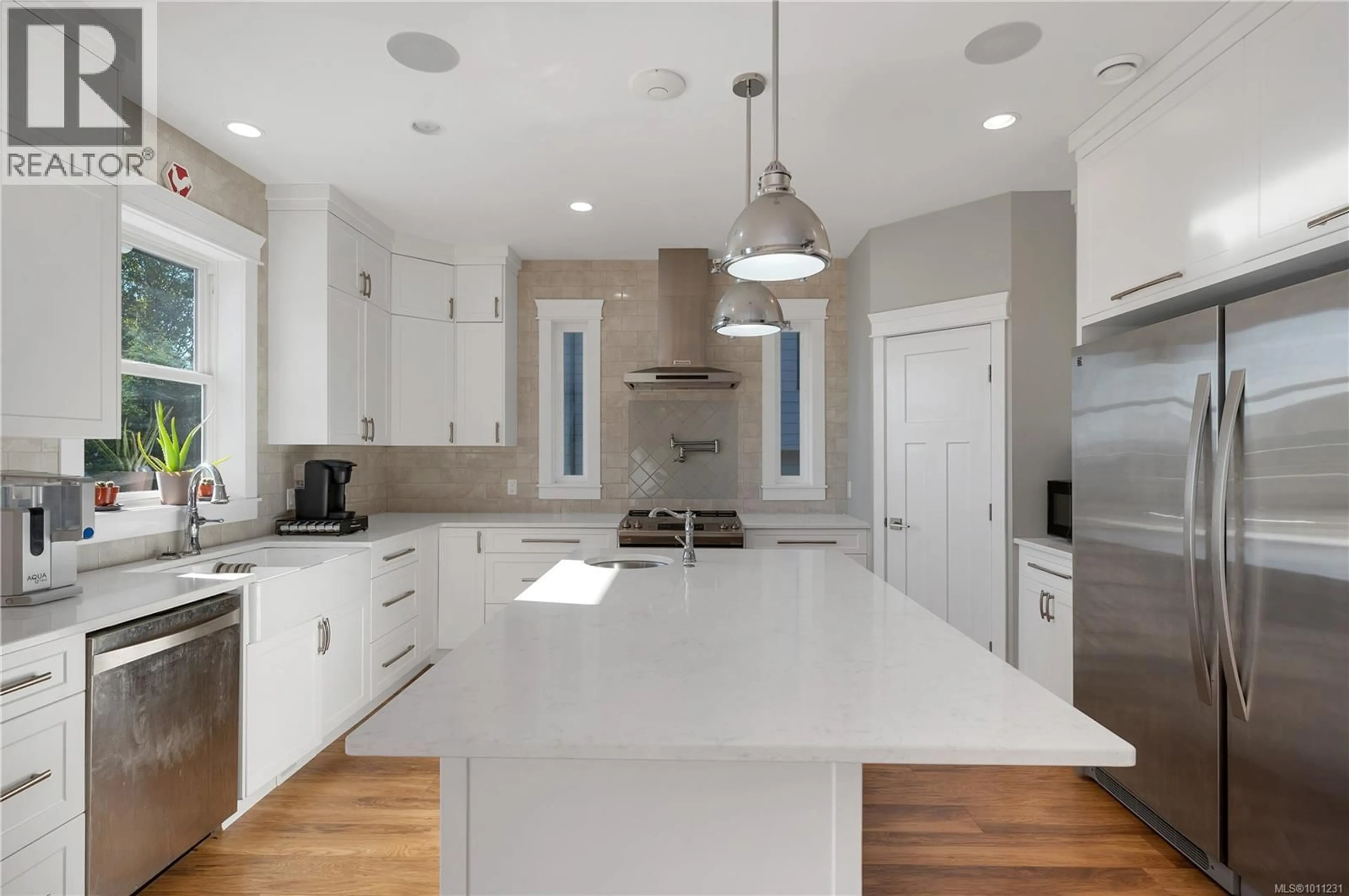 Contemporary kitchen, ceramic/tile floor for 2613 SUNDERLAND ROAD, Campbell River British Columbia V9H0C9