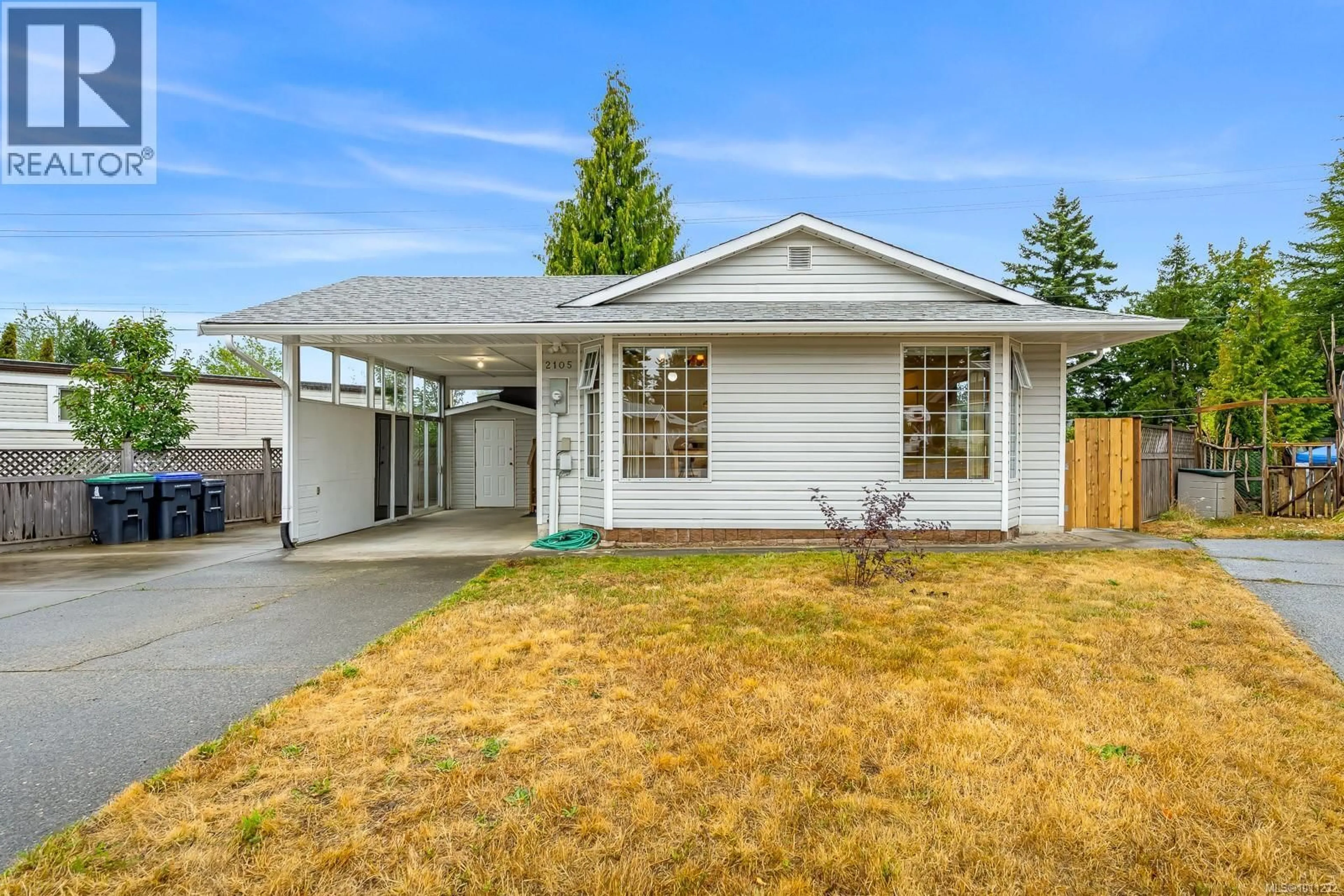 Home with vinyl exterior material, street for 2105 PEMBERTON PLACE, Comox British Columbia V9M3P8