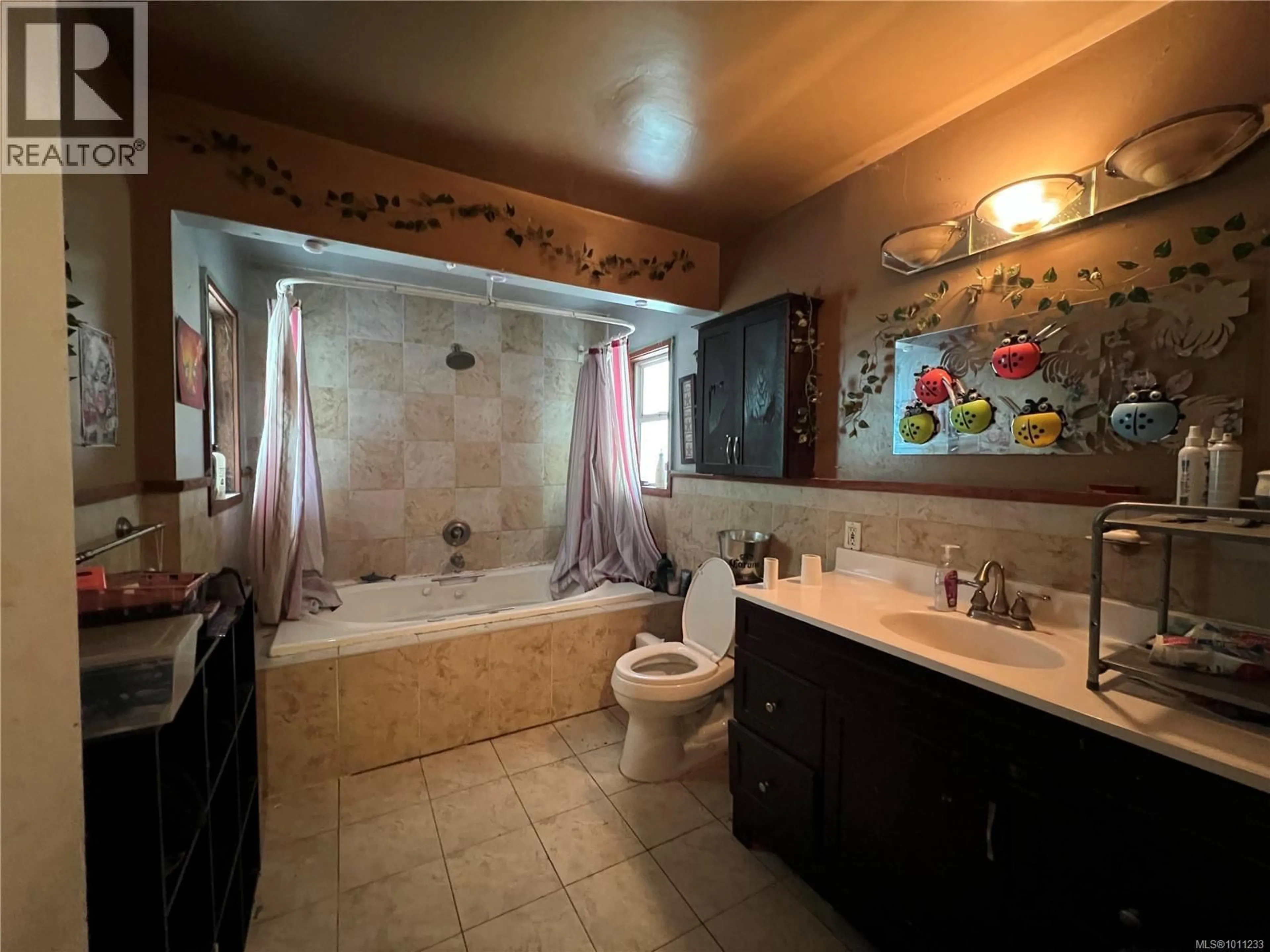Standard bathroom, ceramic/tile floor for 619 KENO CRESCENT, Zeballos British Columbia V0P2A0