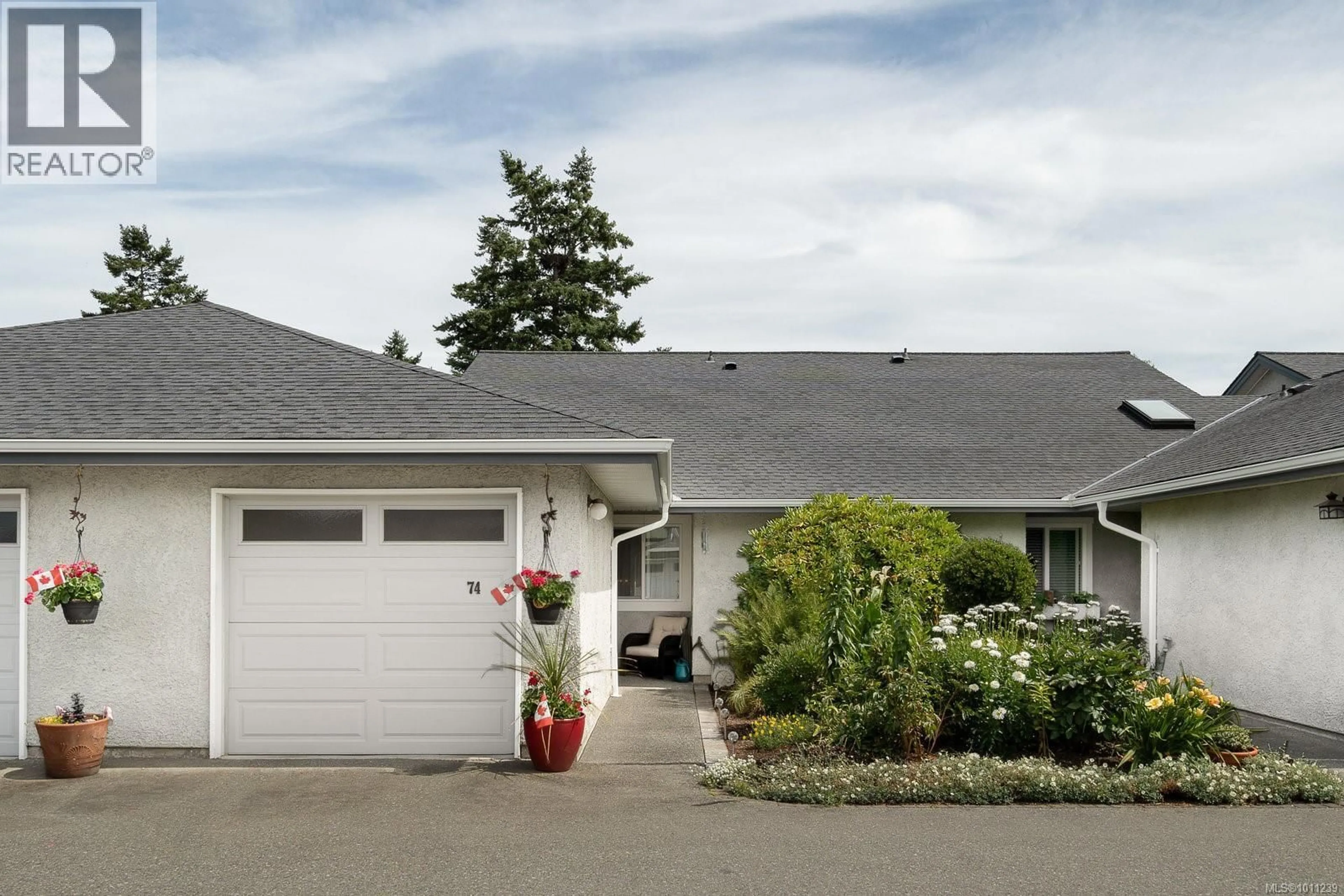 Home with vinyl exterior material, street for 74 - 2600 FERGUSON ROAD, Central Saanich British Columbia V8M2C1