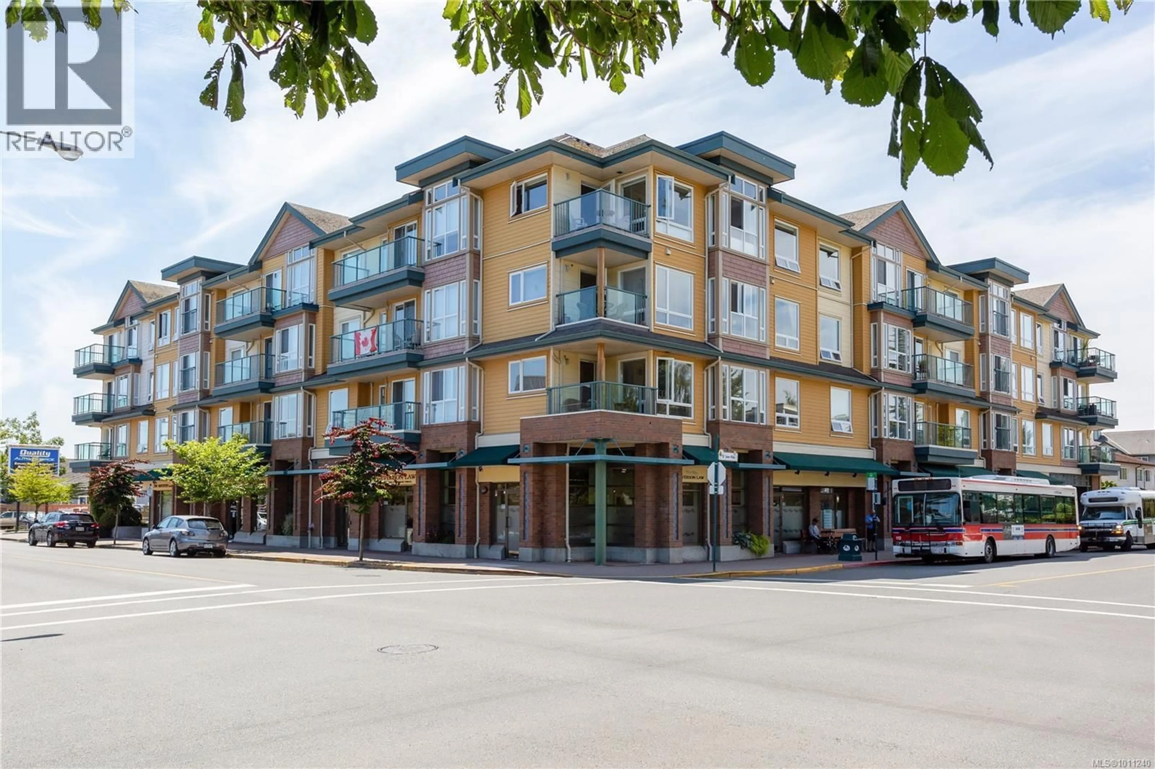 Patio, building for 302 - 9840 FIFTH STREET, Sidney British Columbia V9L2X3