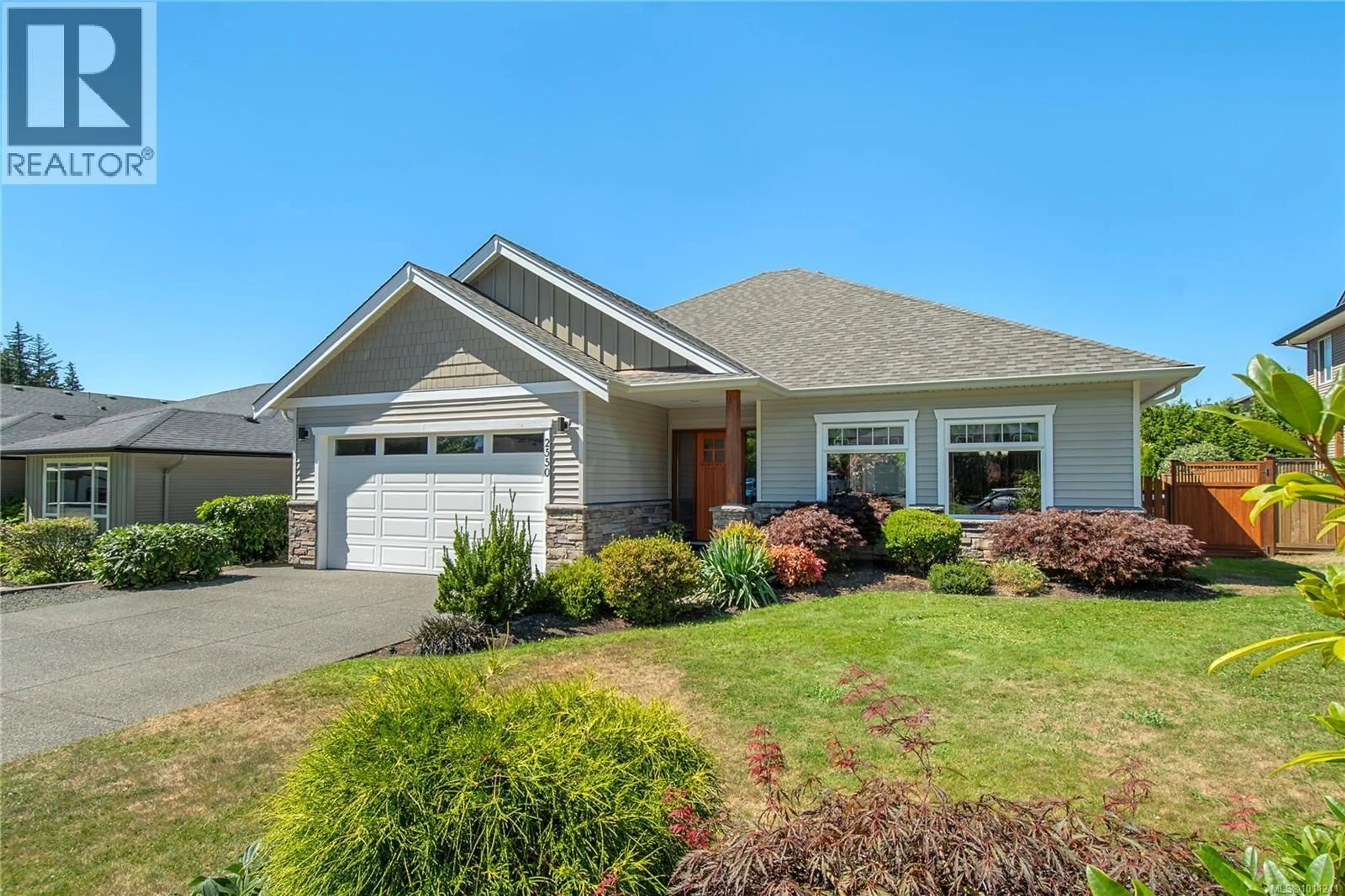 Home with vinyl exterior material, street for 2550 HEBRIDES CRESCENT, Courtenay British Columbia V9N1Y2