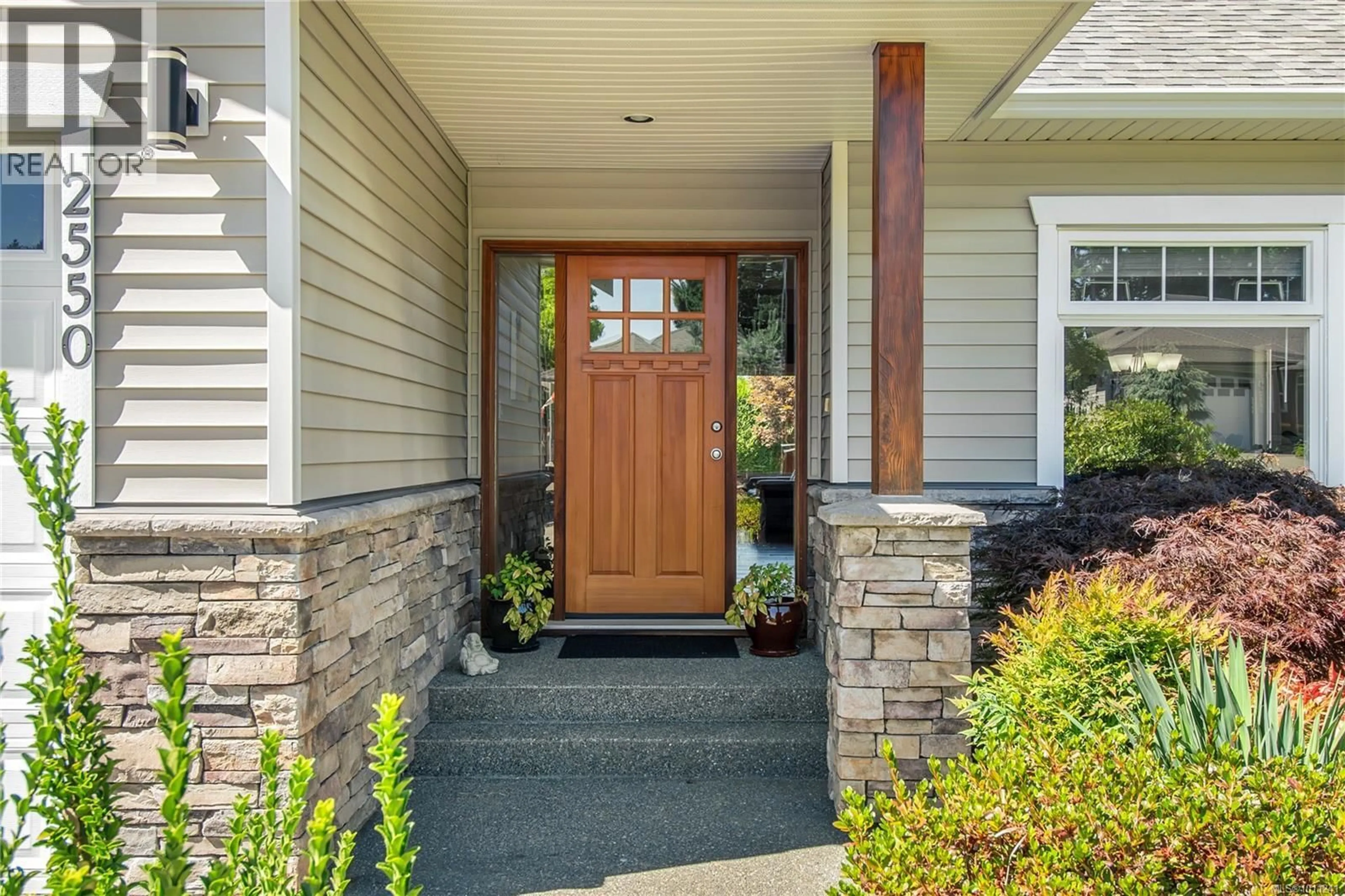 Indoor entryway for 2550 HEBRIDES CRESCENT, Courtenay British Columbia V9N1Y2