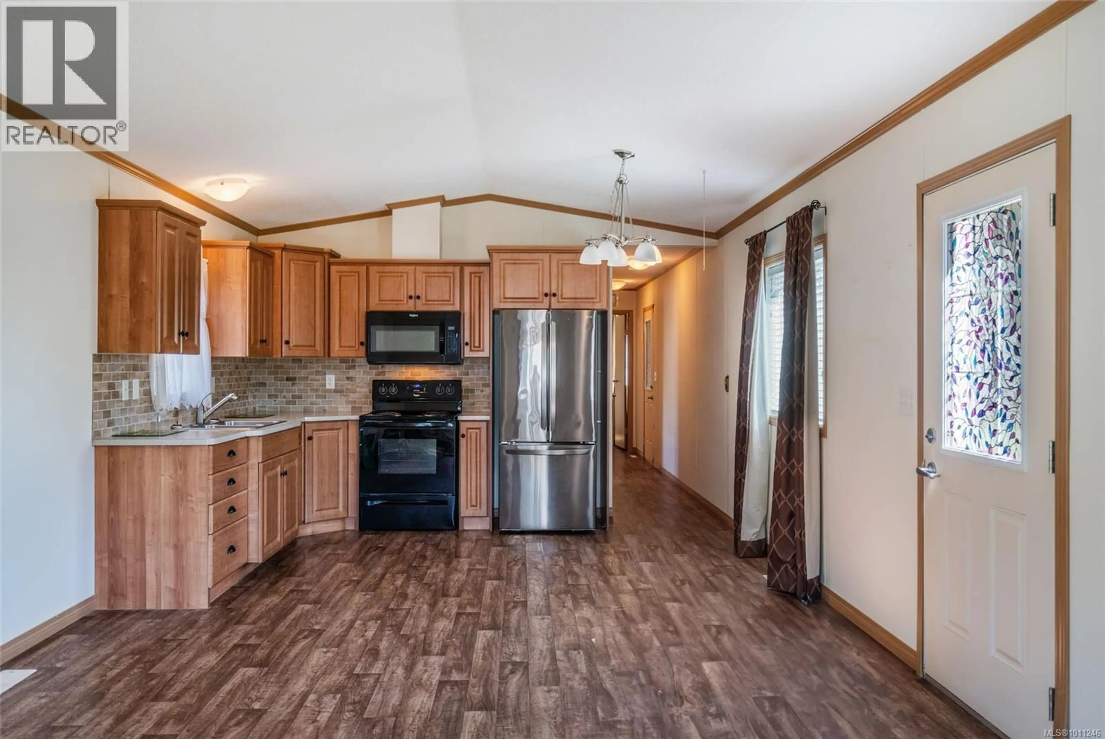 Open concept kitchen, wood/laminate floor for 26 - 6820 PARKLANDS PLACE, Lantzville British Columbia V0R2H0